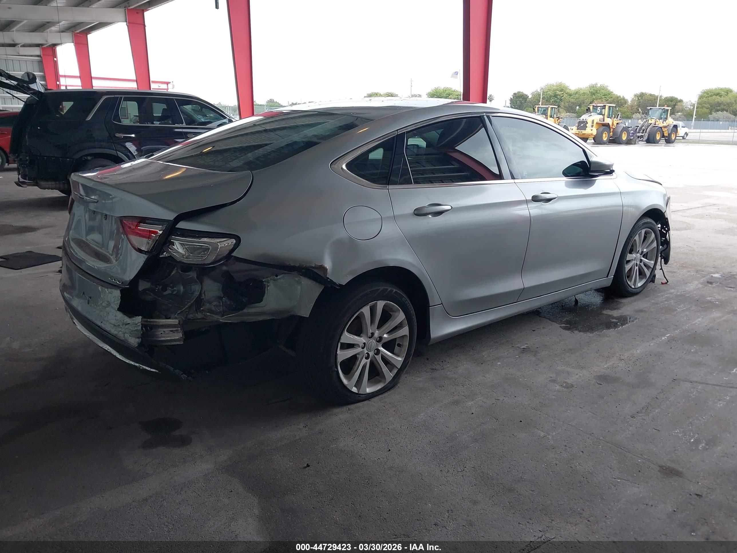 CHRYSLER 200 image 4