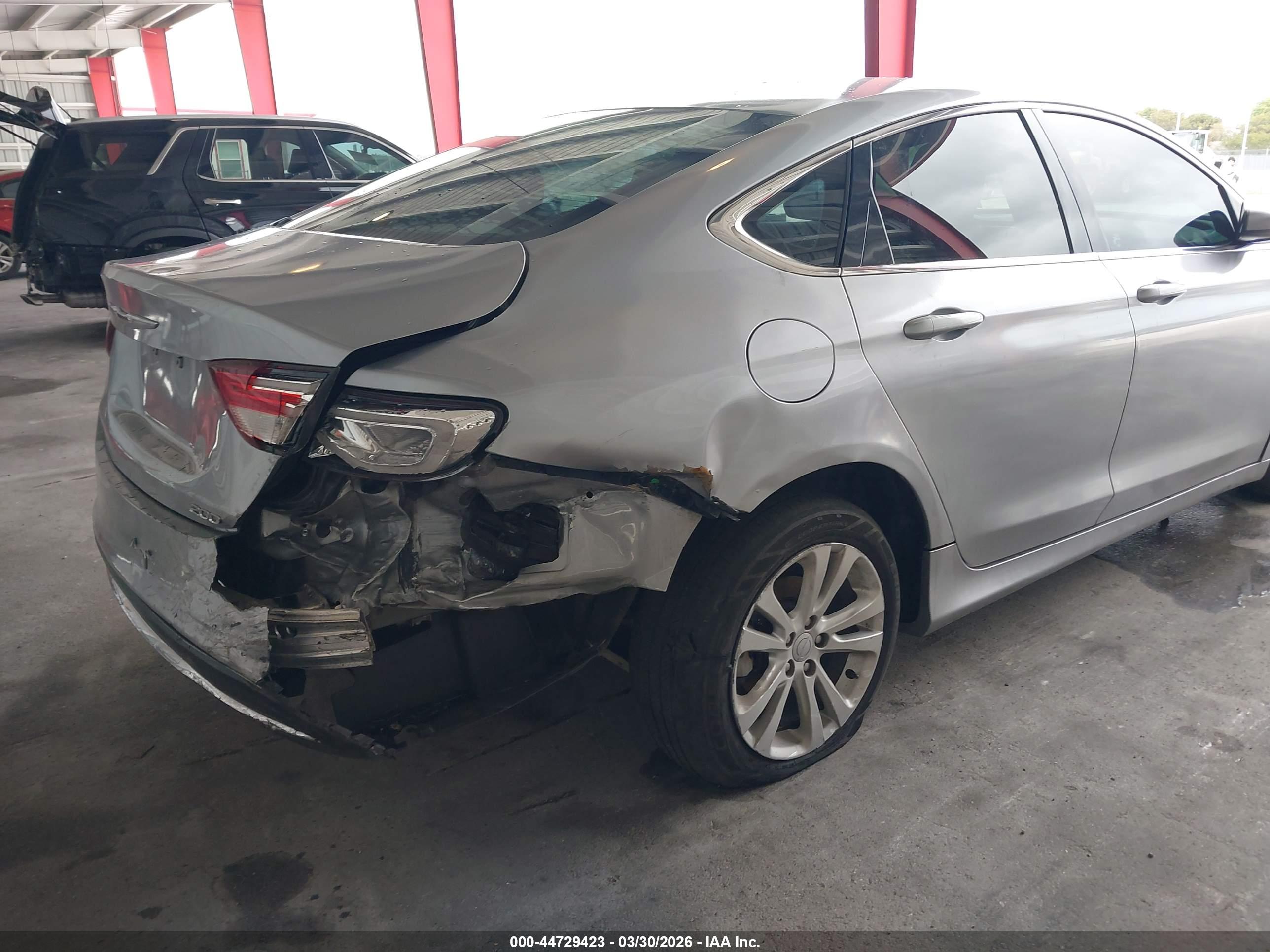 CHRYSLER 200 image 6