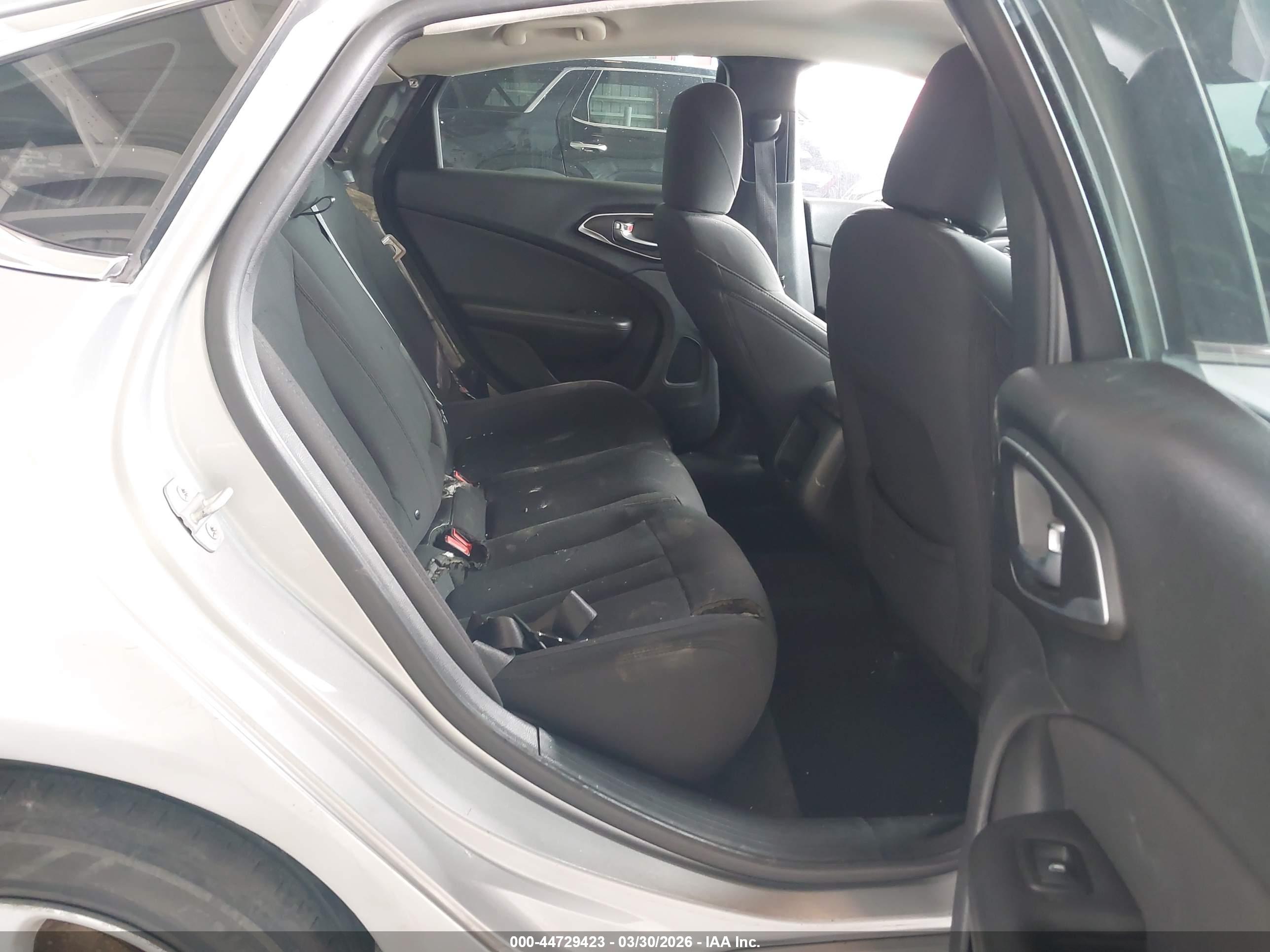 CHRYSLER 200 image 8