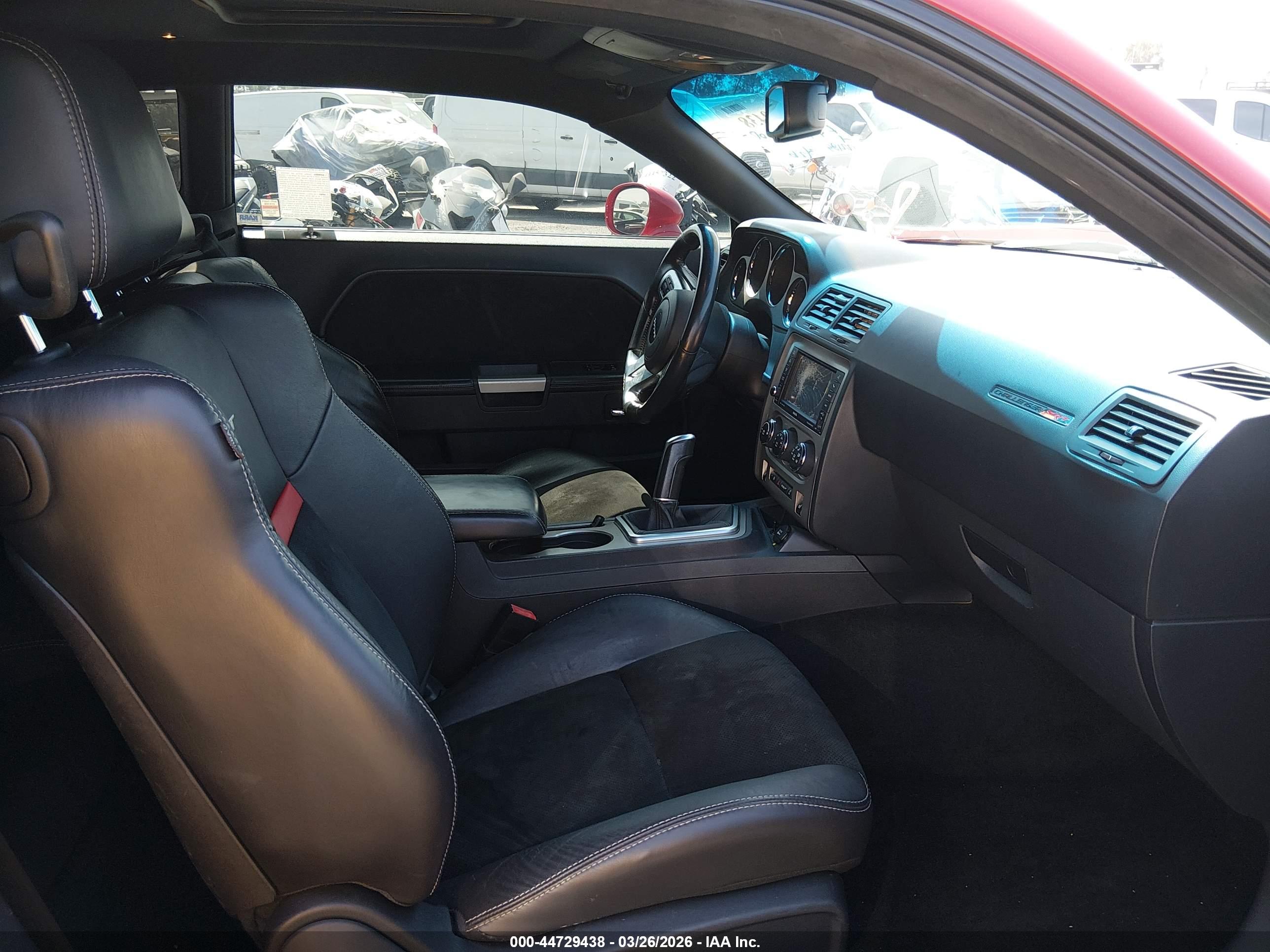 DODGE CHALLENGER image 5
