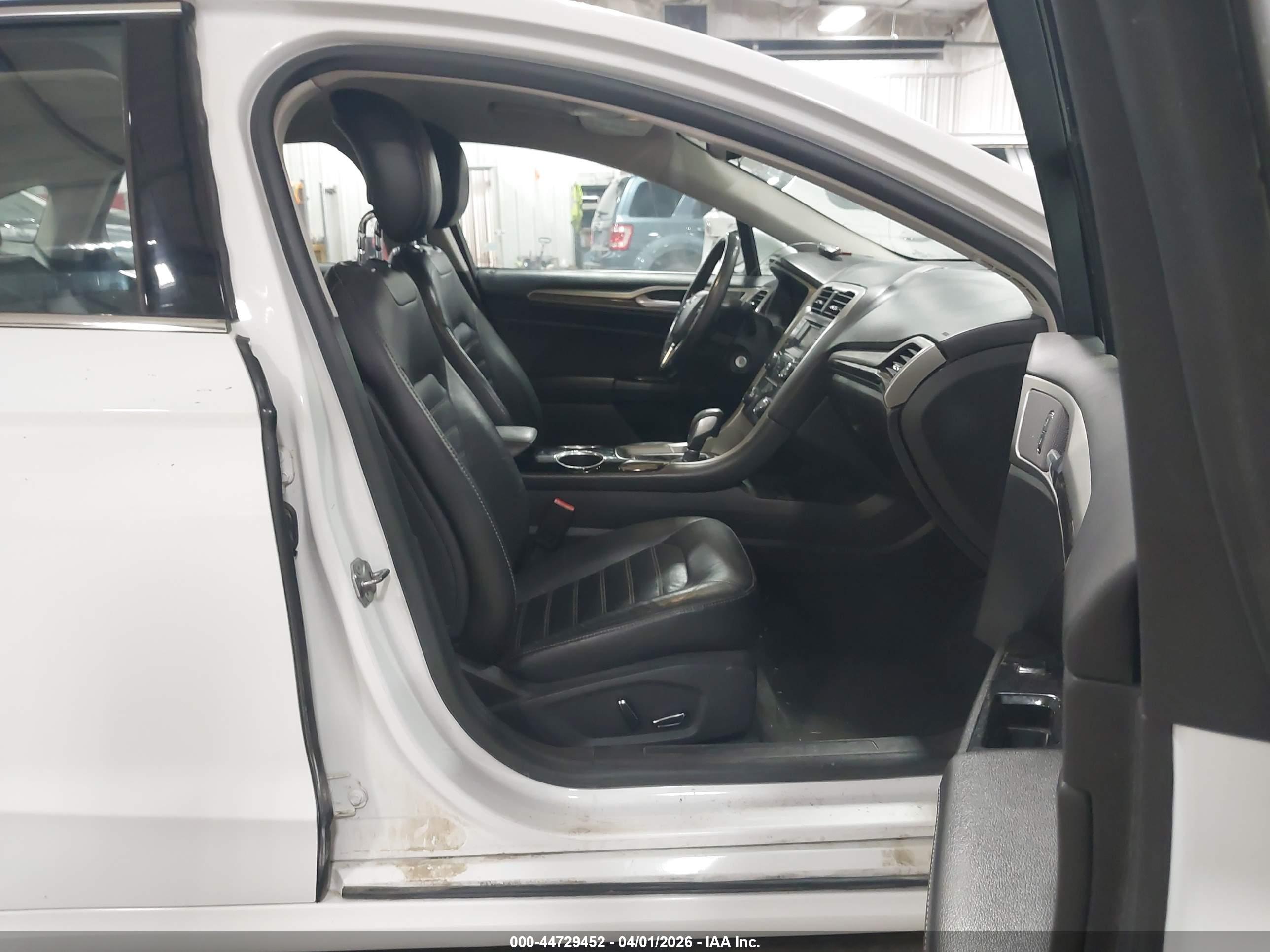 FORD FUSION image 5