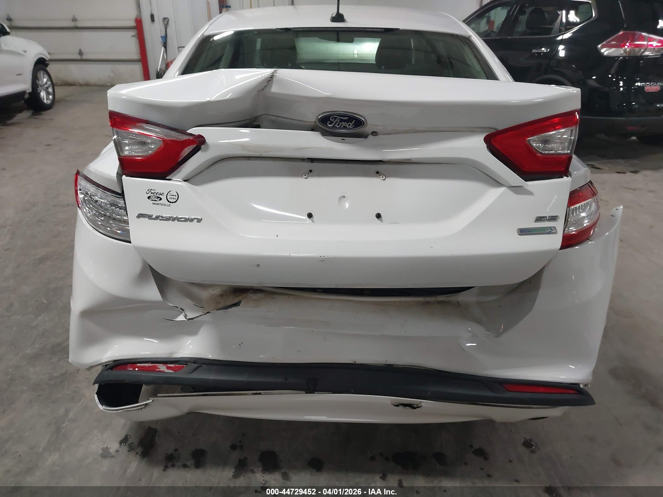 FORD FUSION image 6