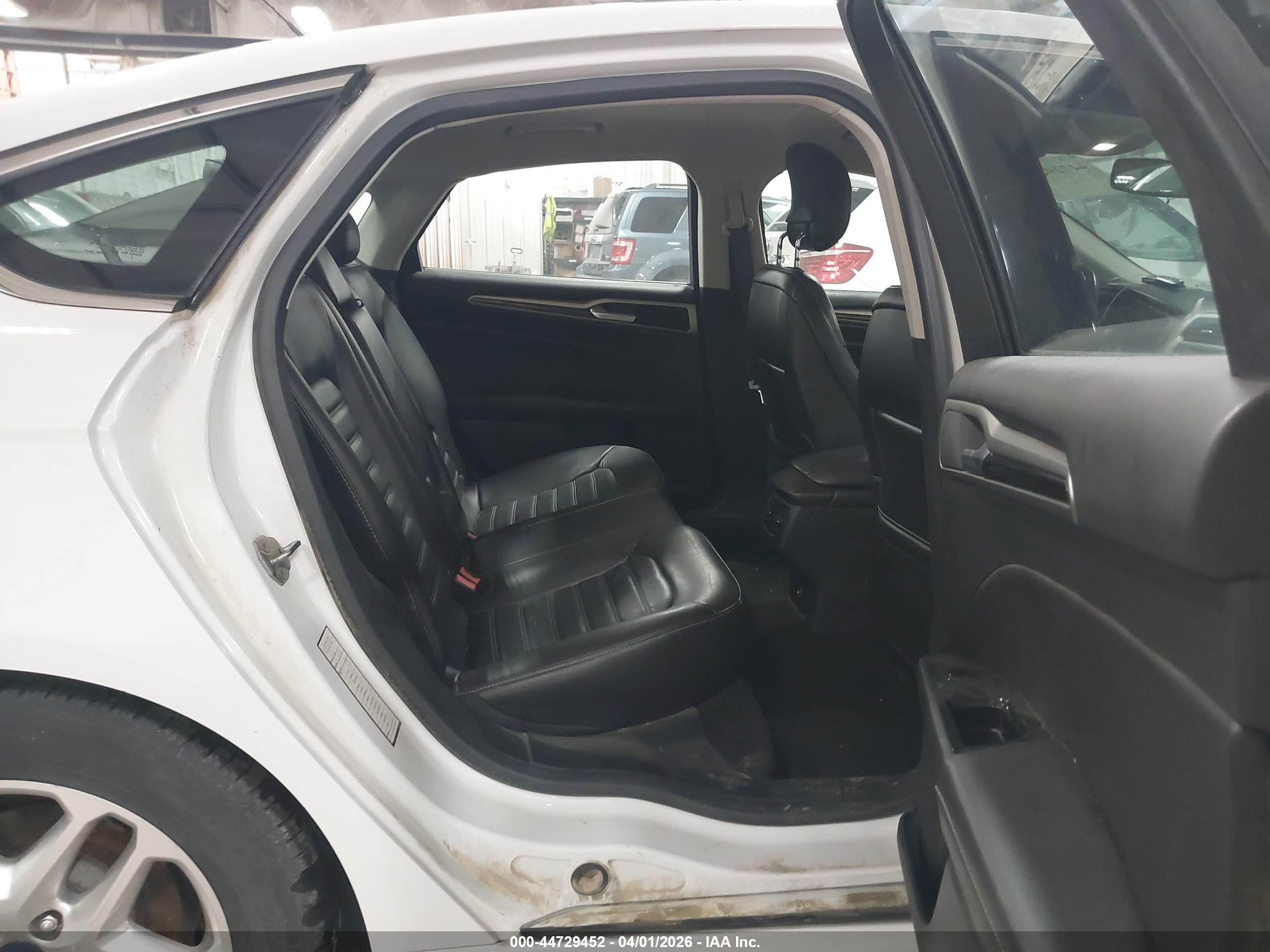 FORD FUSION image 8