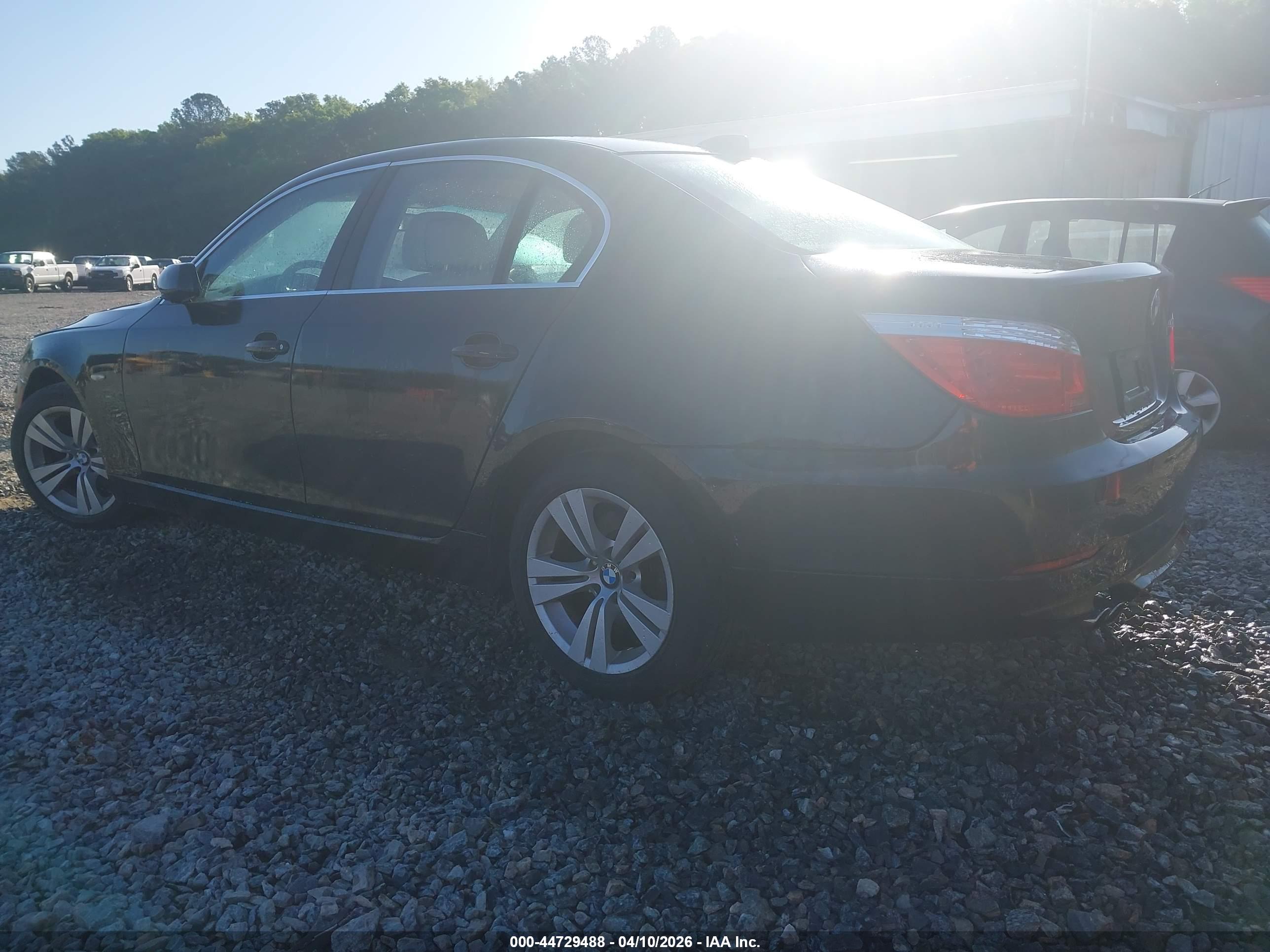 BMW 528I image 3