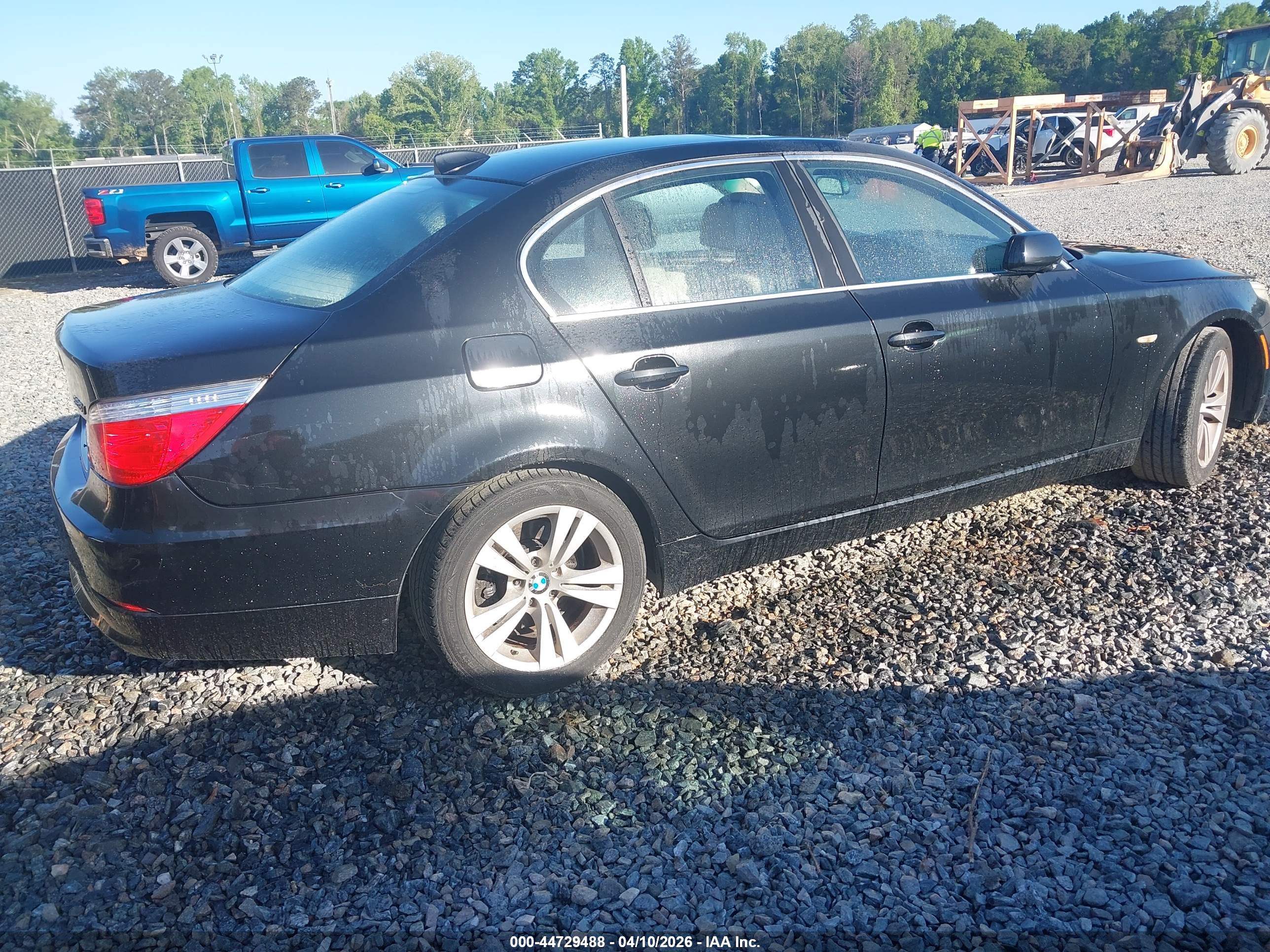BMW 528I image 4