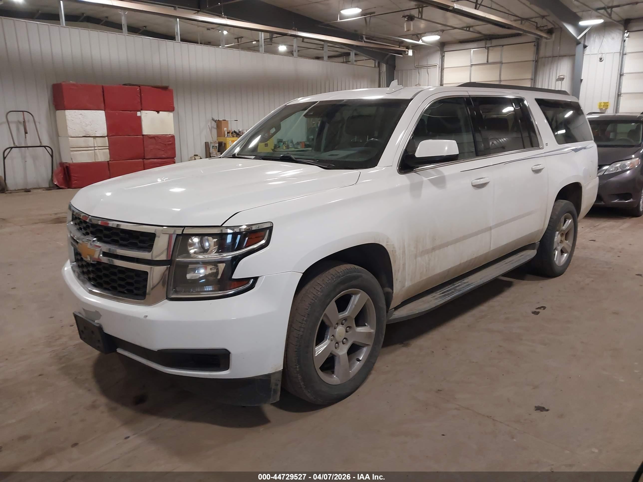 CHEVROLET SUBURBAN image 2