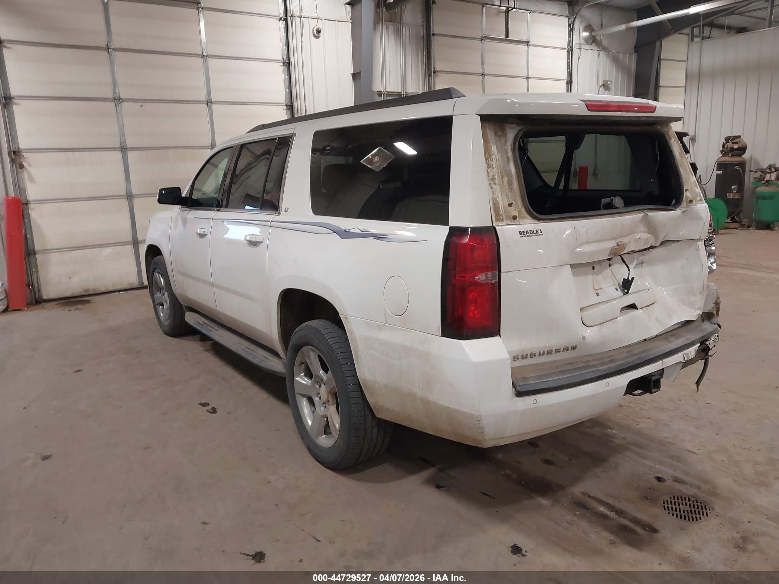 CHEVROLET SUBURBAN image 3