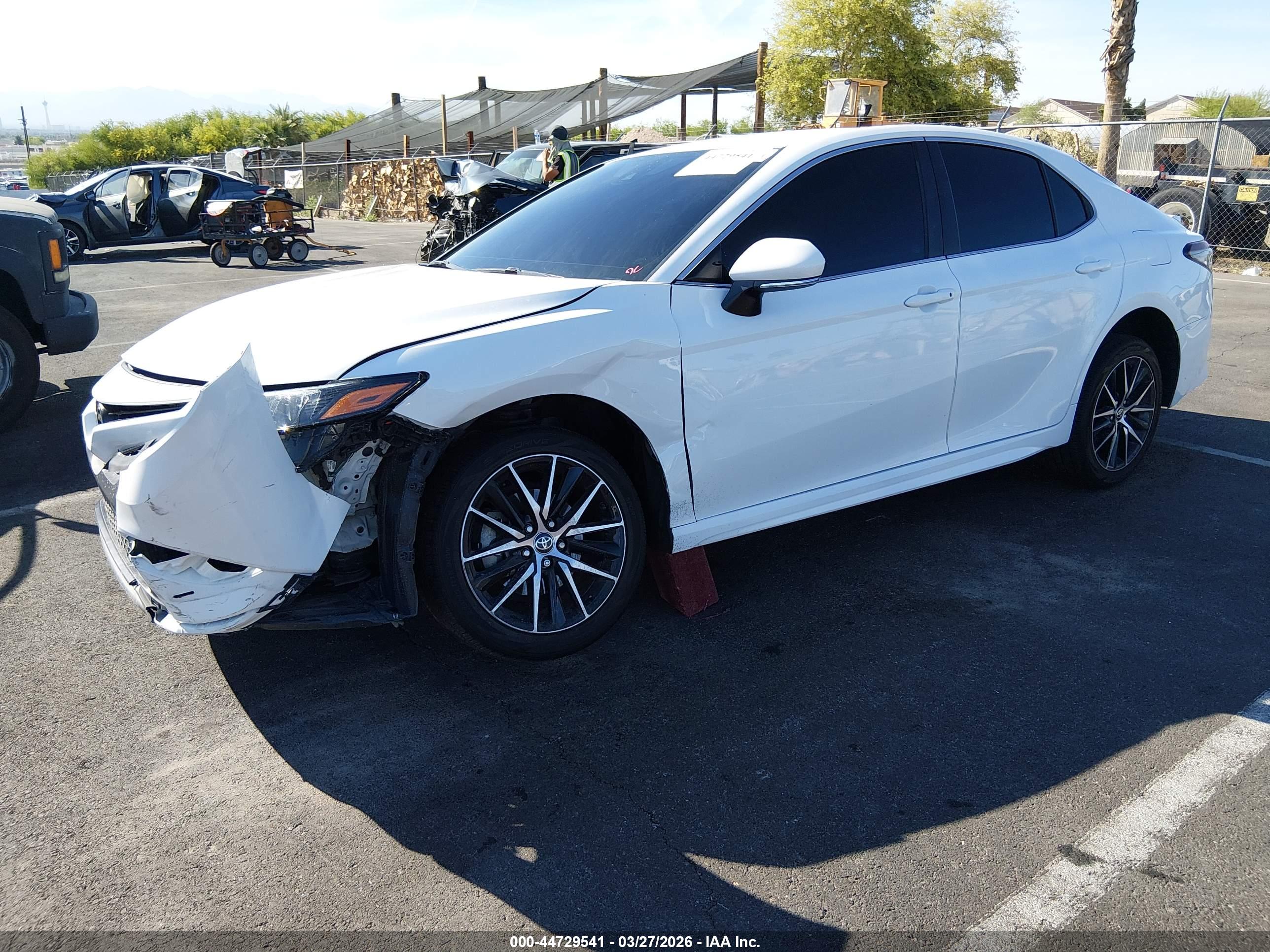 TOYOTA CAMRY image 2