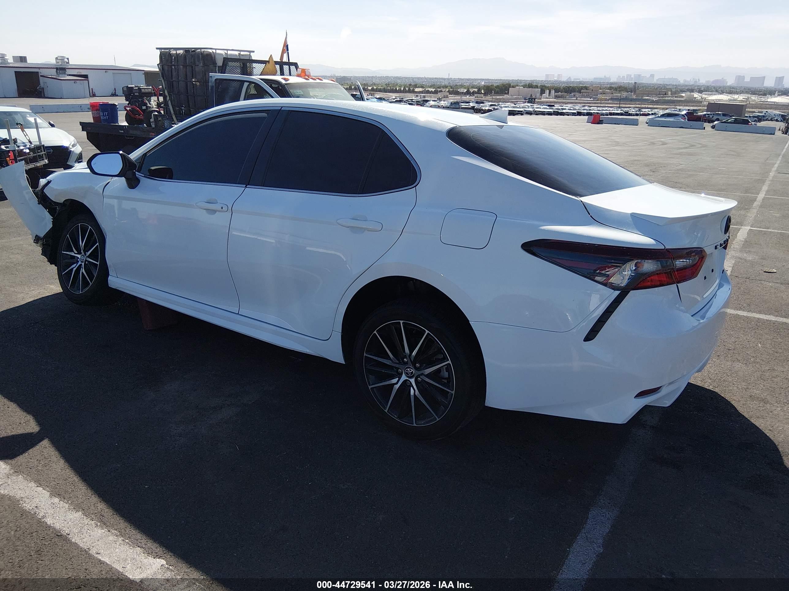 TOYOTA CAMRY image 3