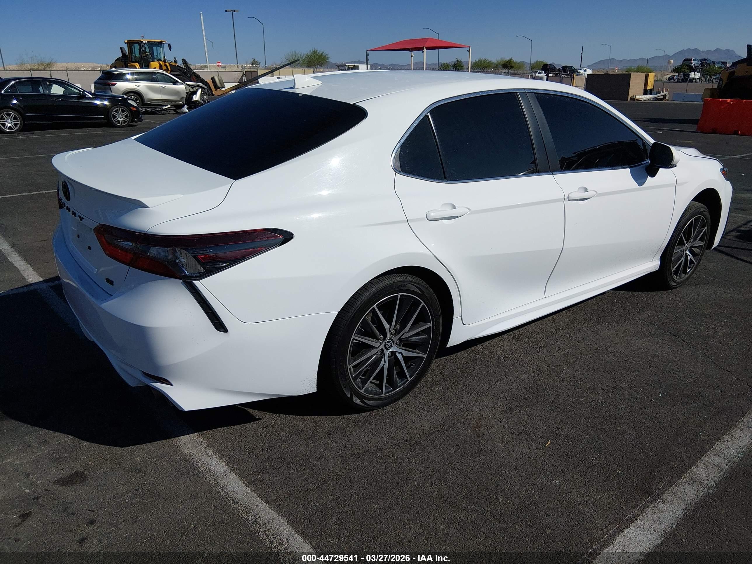TOYOTA CAMRY image 4