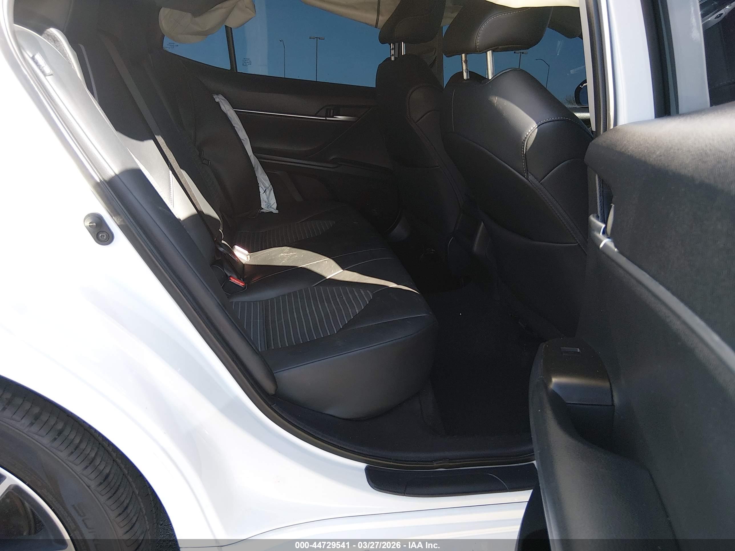 TOYOTA CAMRY image 8