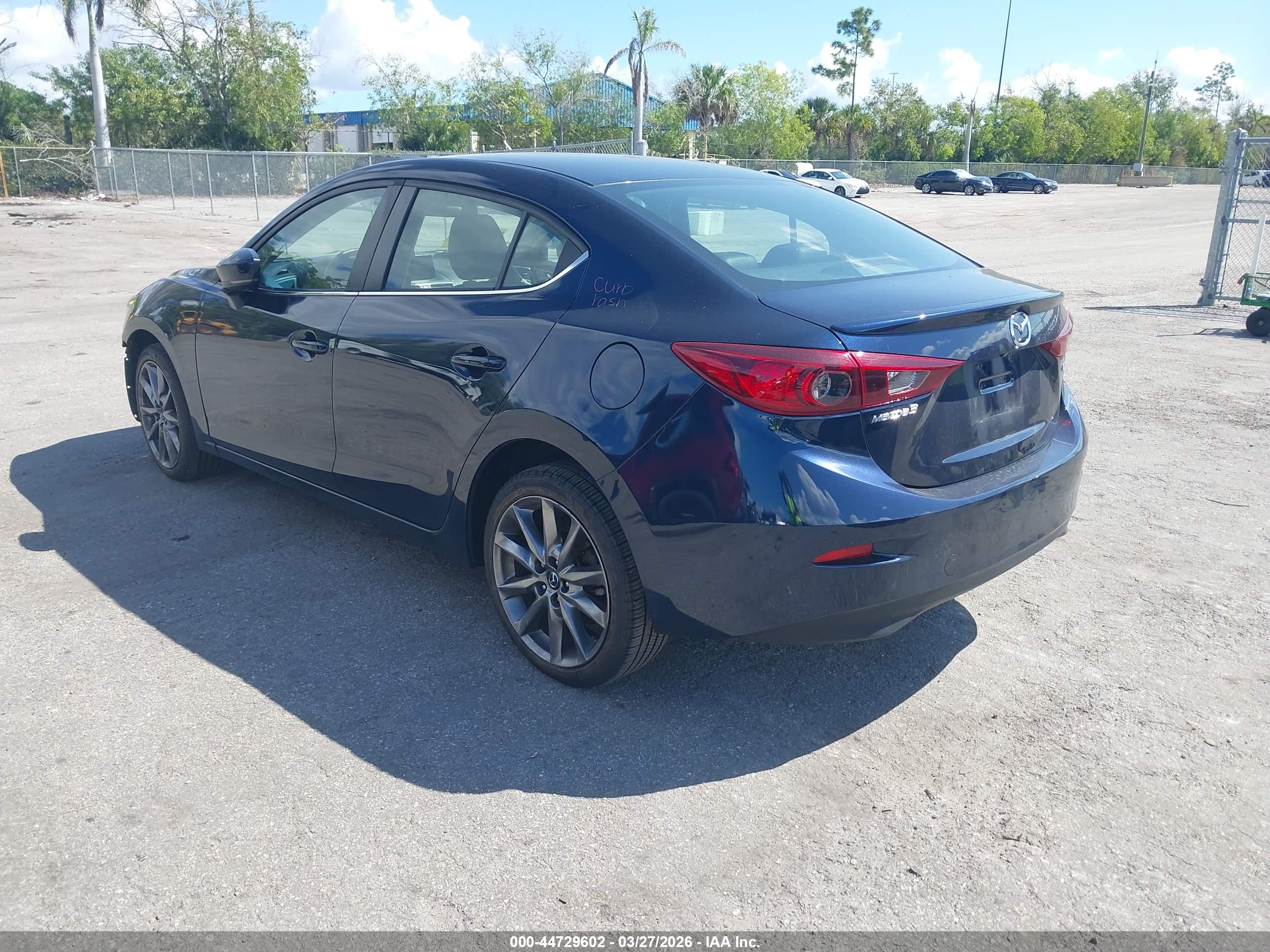 MAZDA MAZDA3 image 3