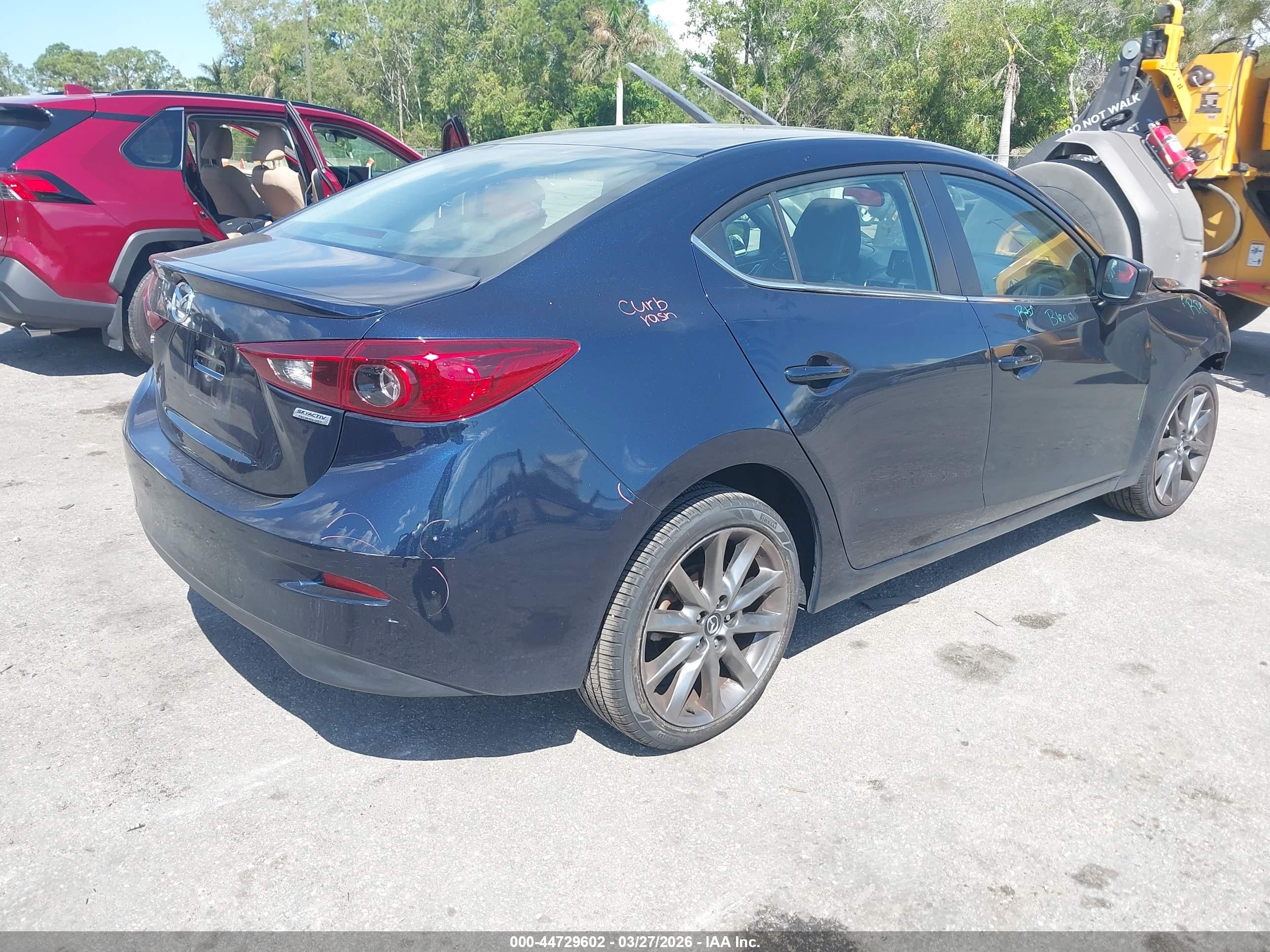 MAZDA MAZDA3 image 4