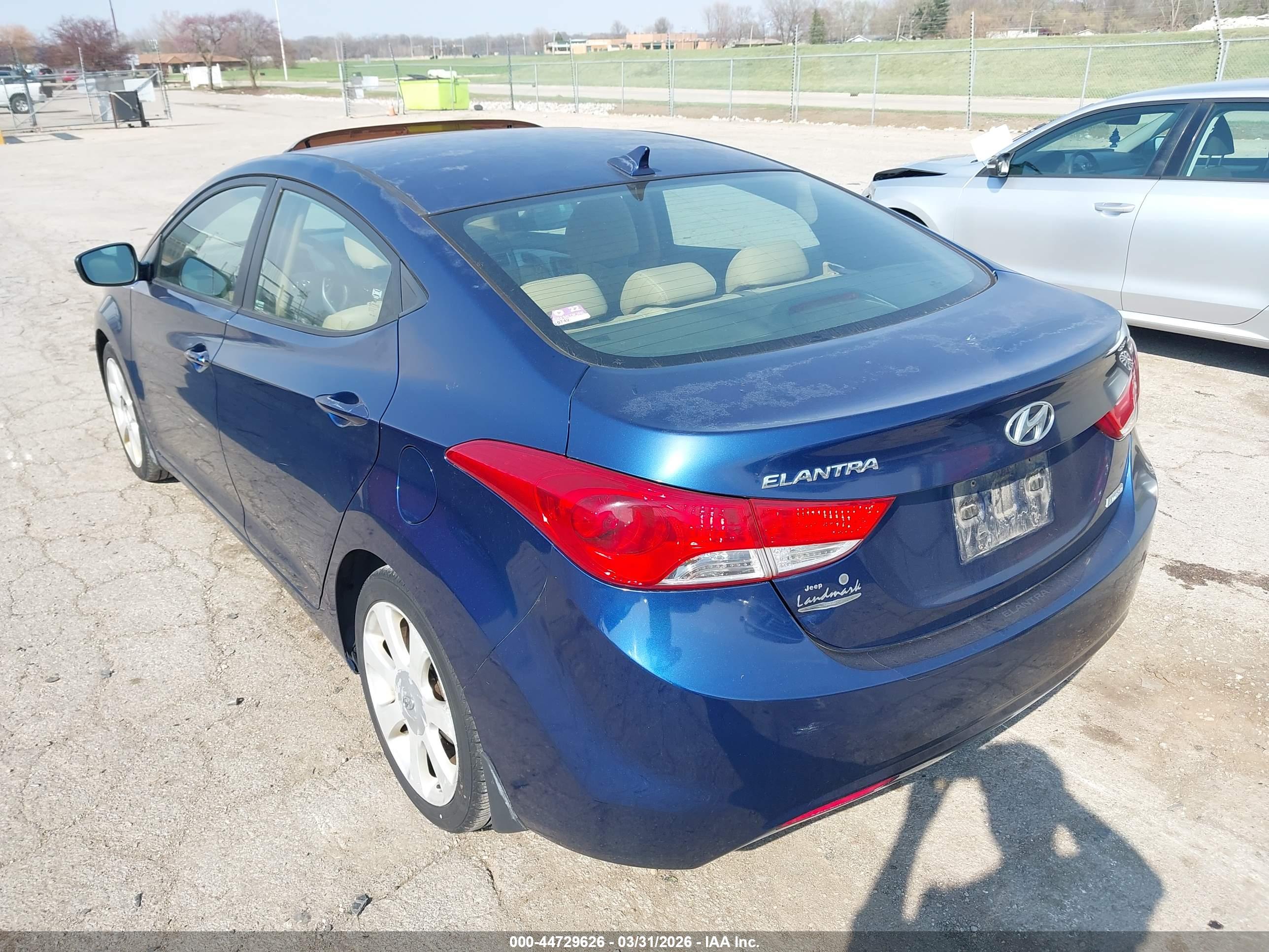 HYUNDAI ELANTRA image 3