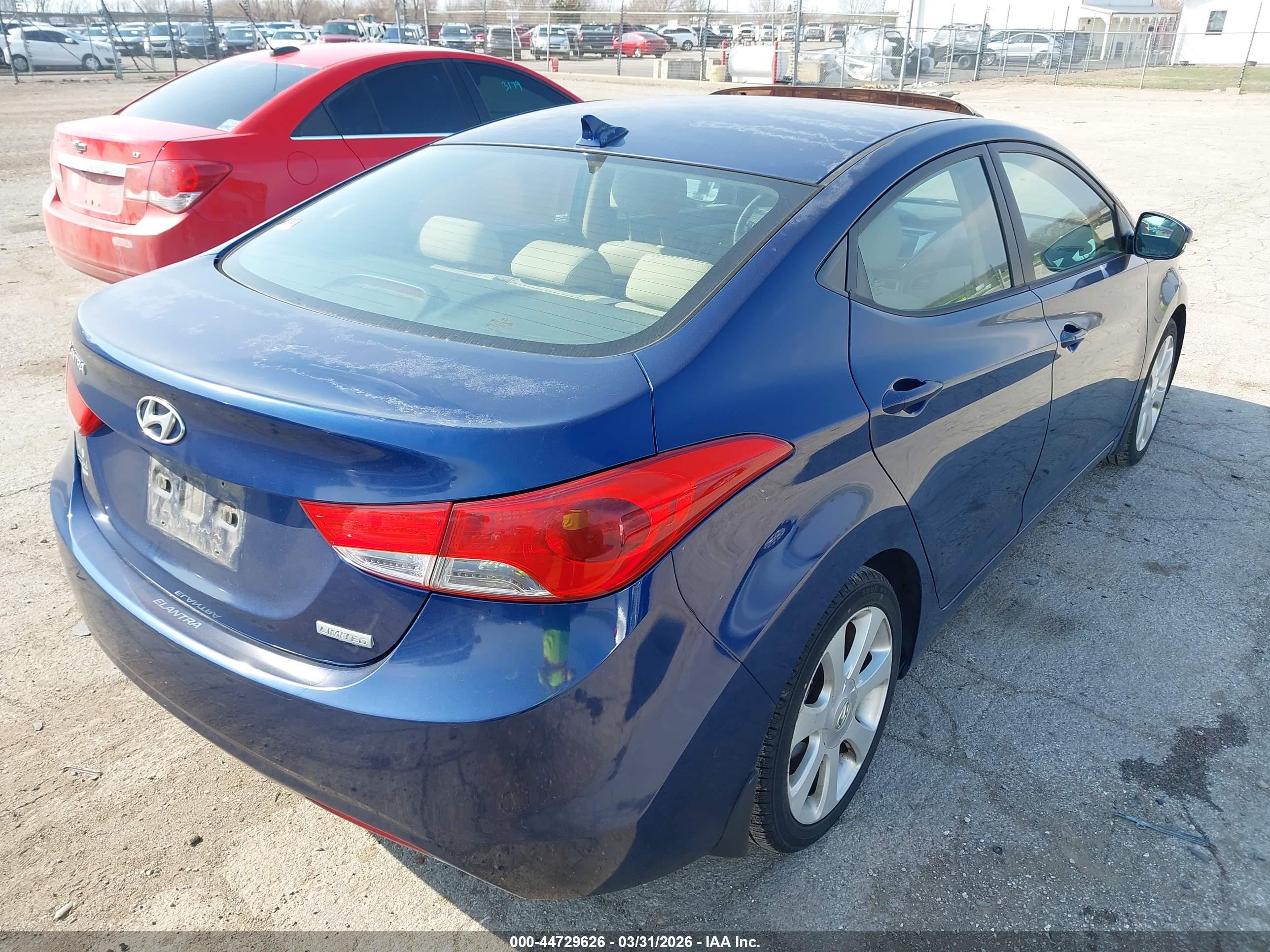 HYUNDAI ELANTRA image 4