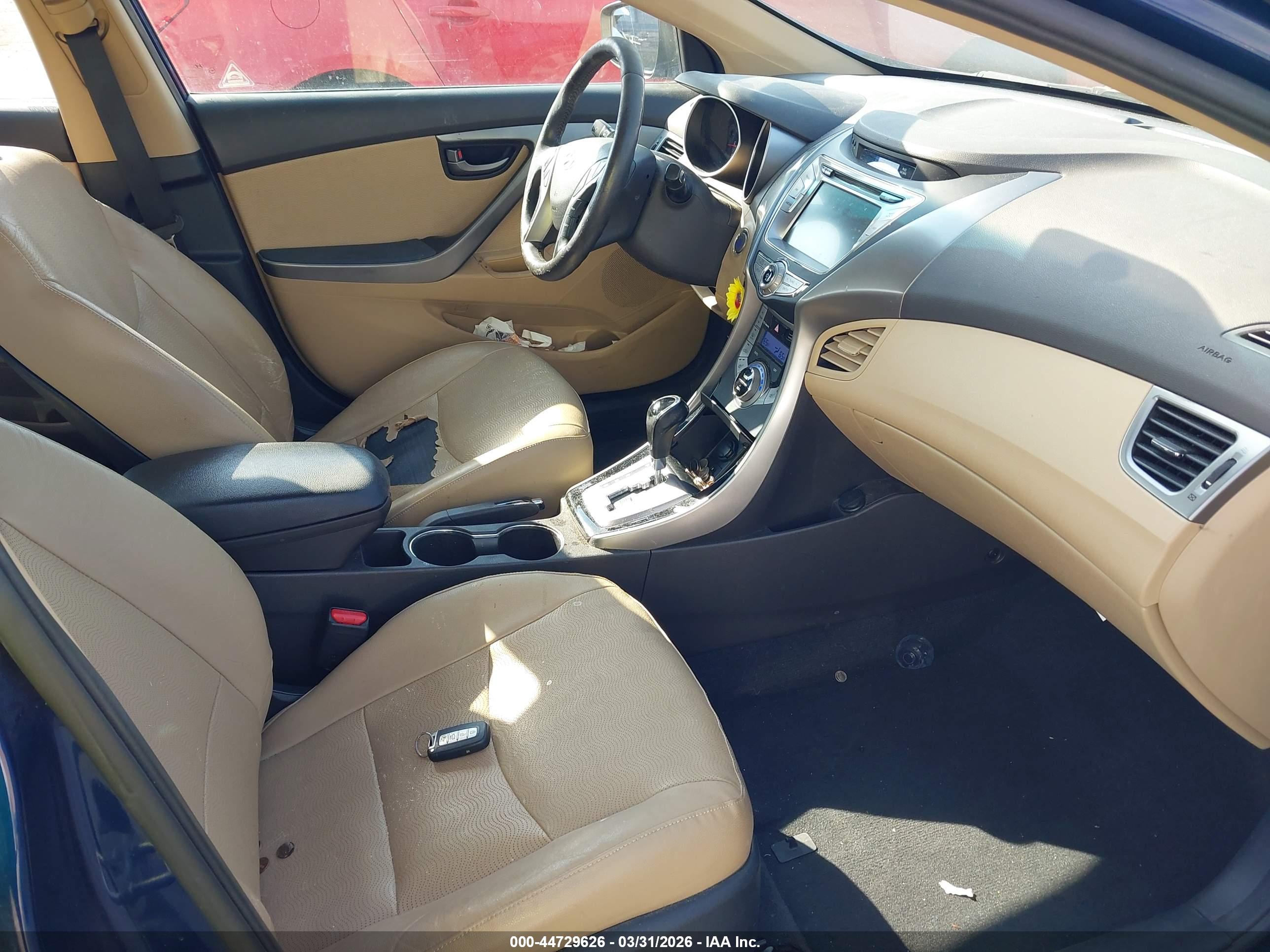 HYUNDAI ELANTRA image 5