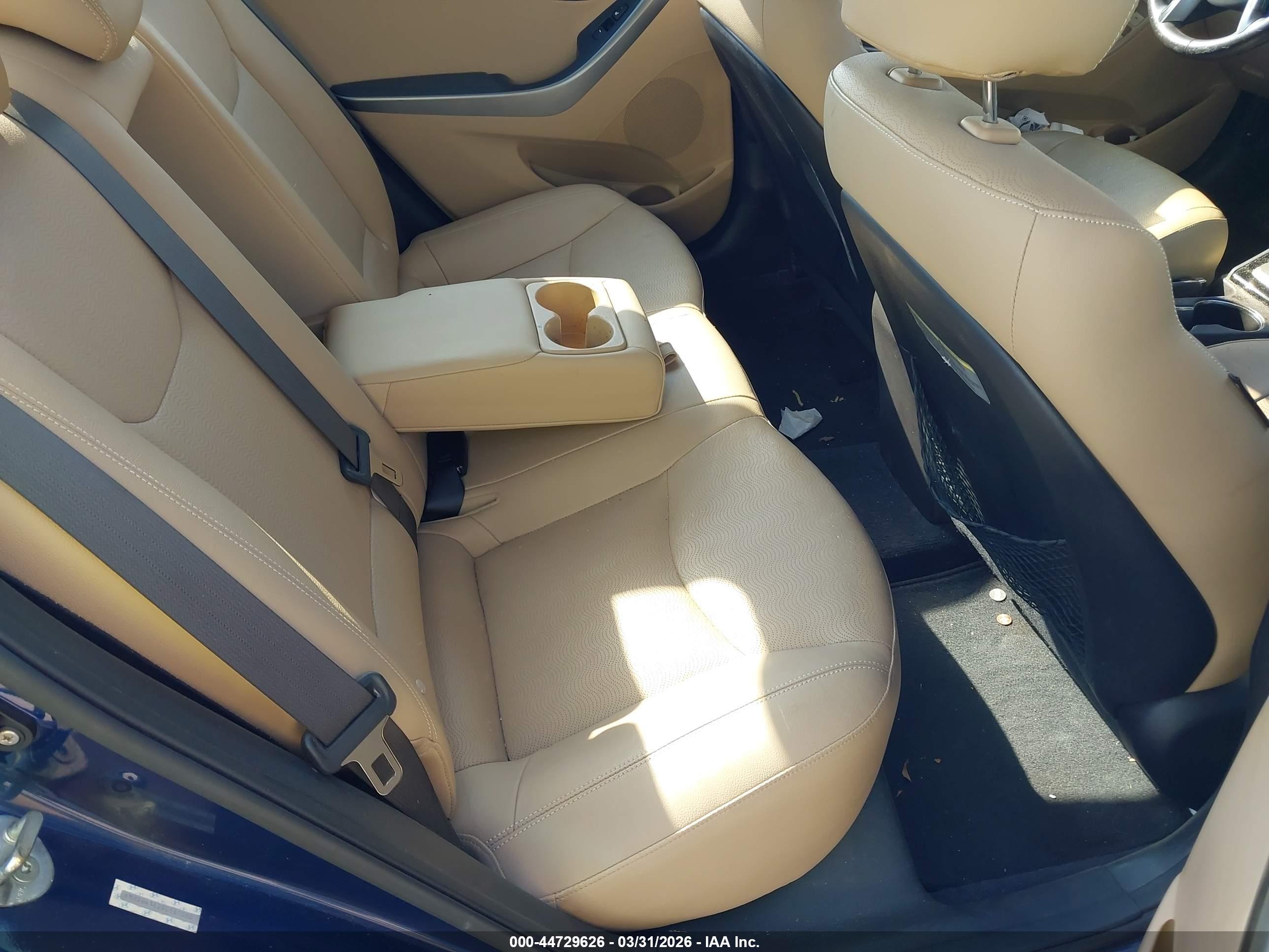 HYUNDAI ELANTRA image 8
