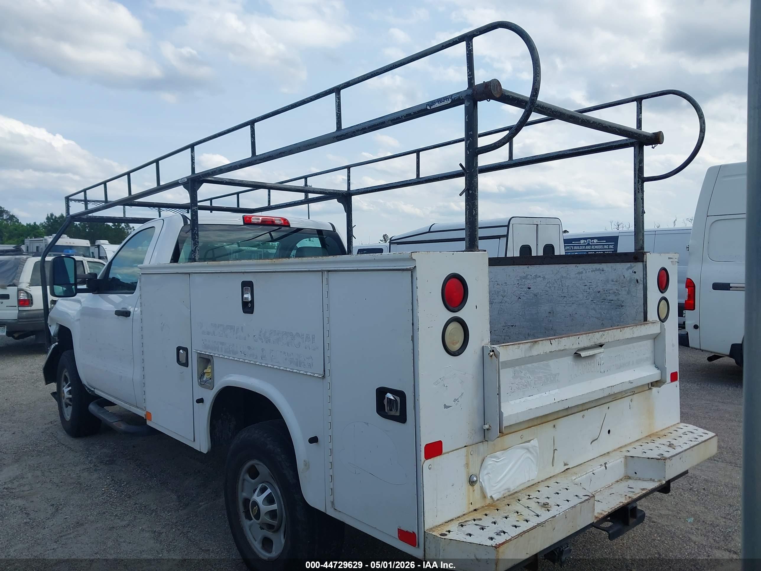 CHEVROLET SILVERADO image 3