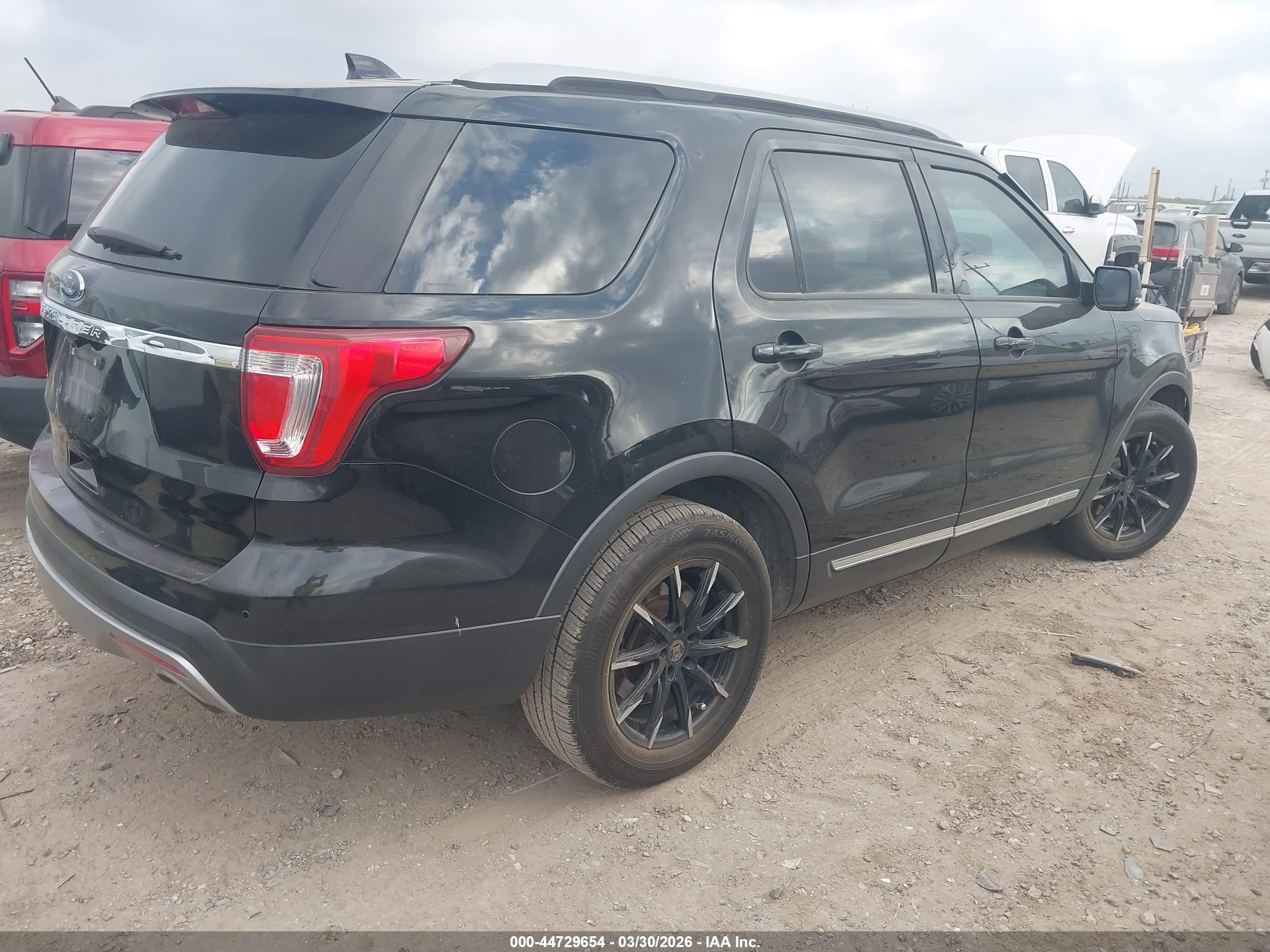 FORD EXPLORER image 4
