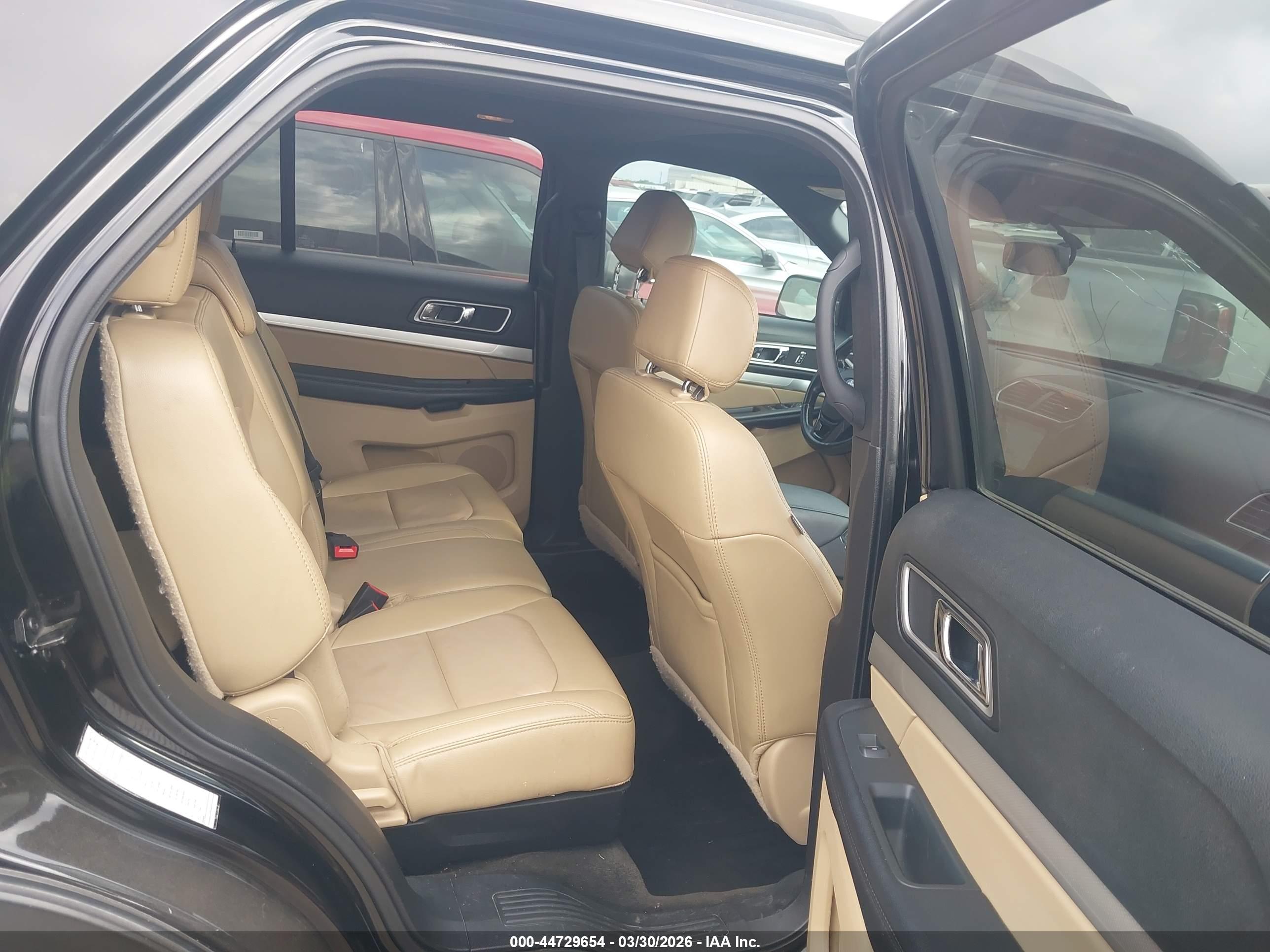 FORD EXPLORER image 8