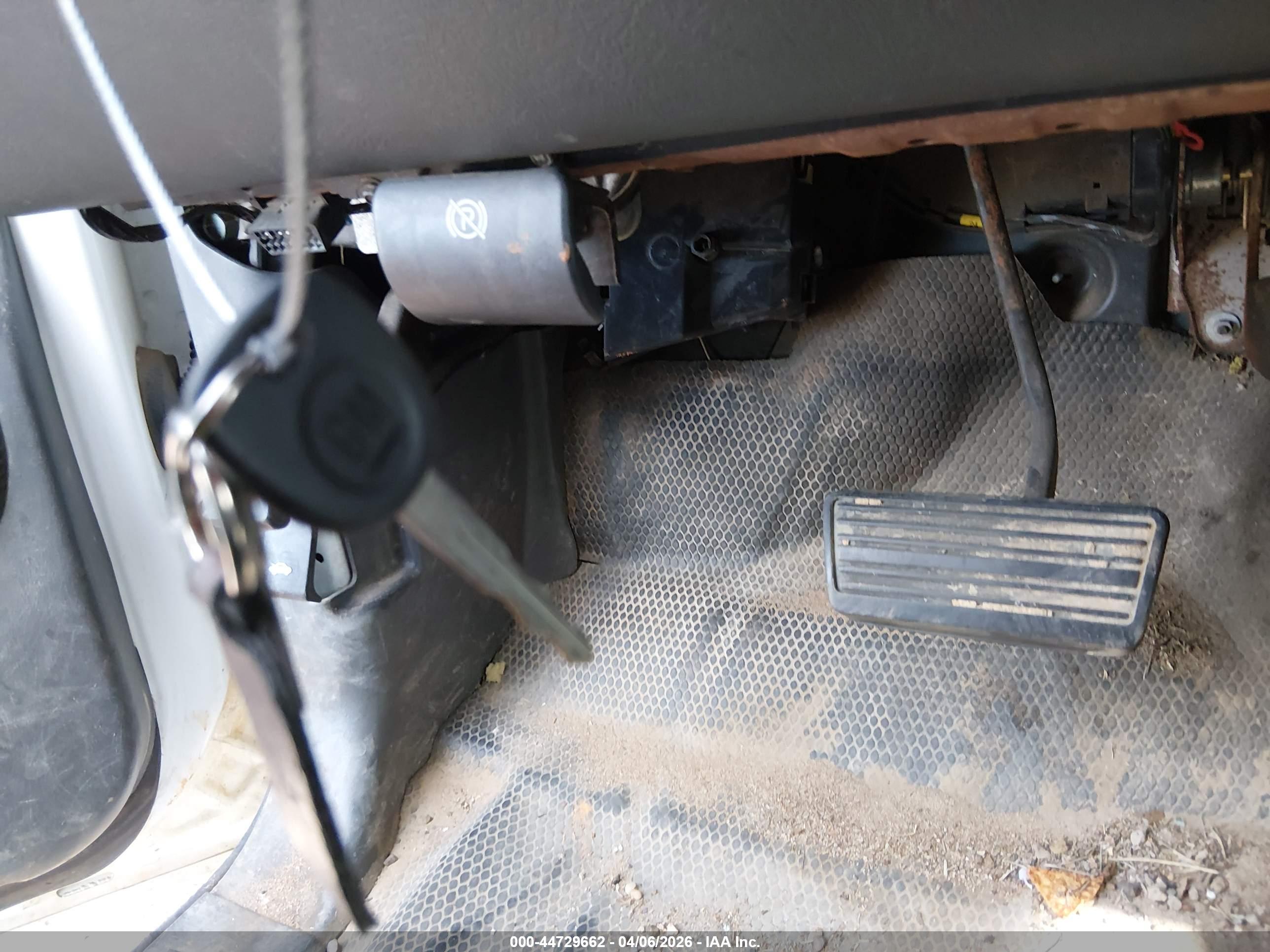 CHEVROLET SILVERADO image 11