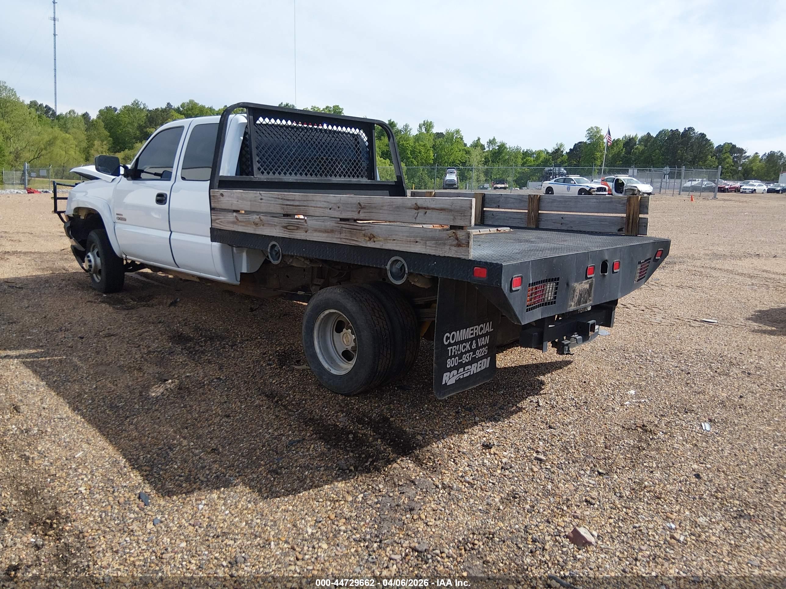 CHEVROLET SILVERADO image 3