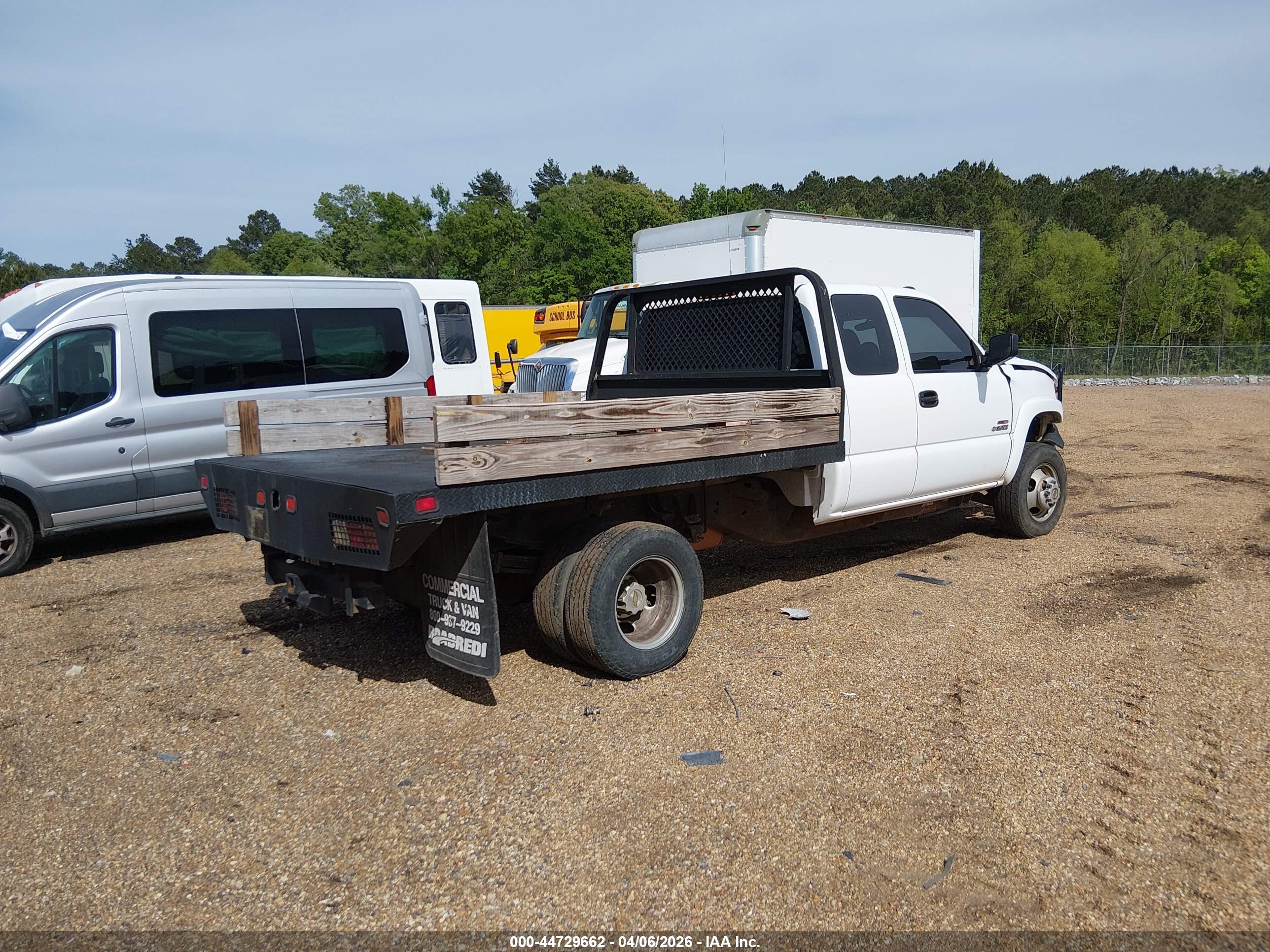 CHEVROLET SILVERADO image 4