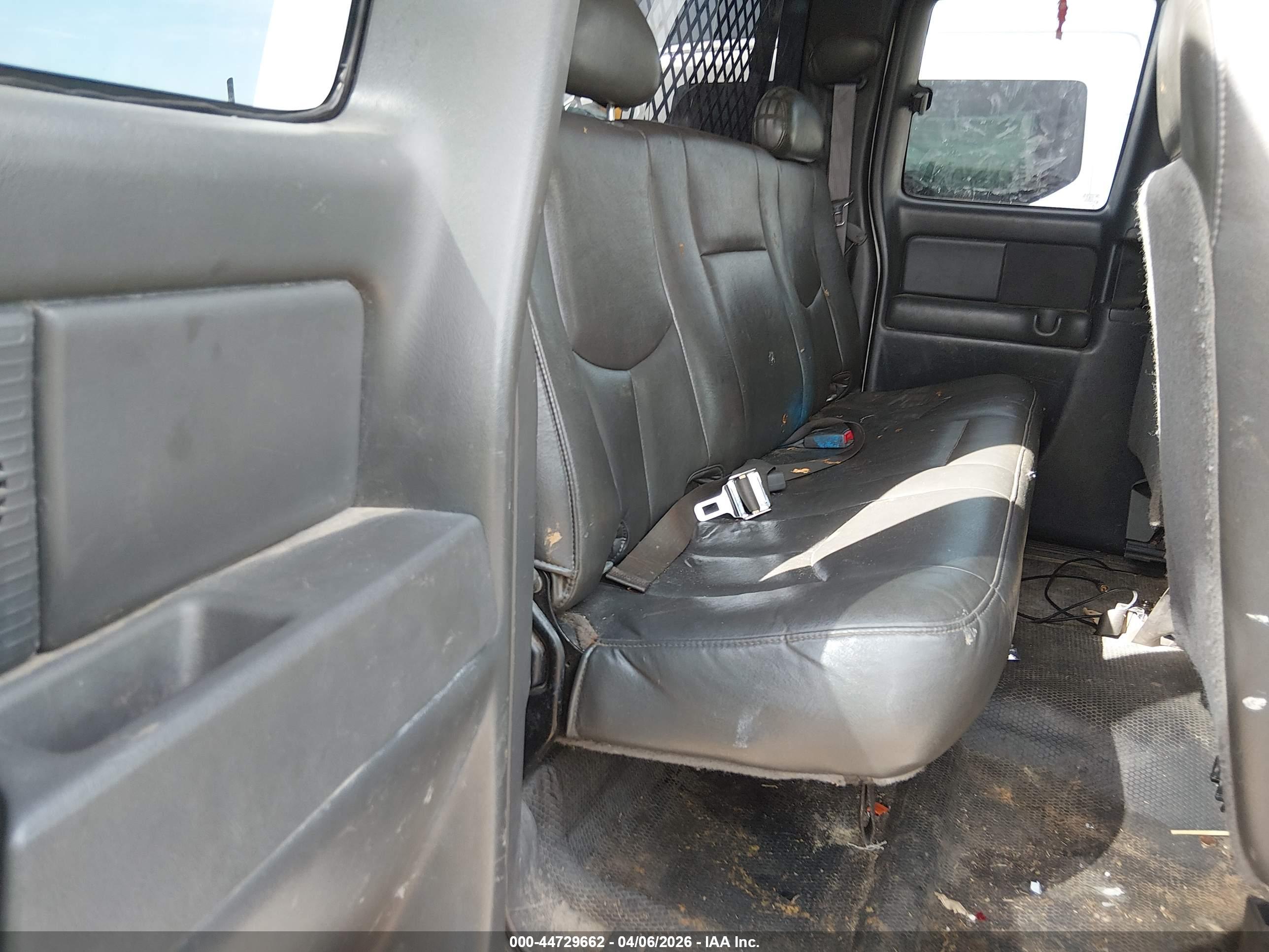 CHEVROLET SILVERADO image 7
