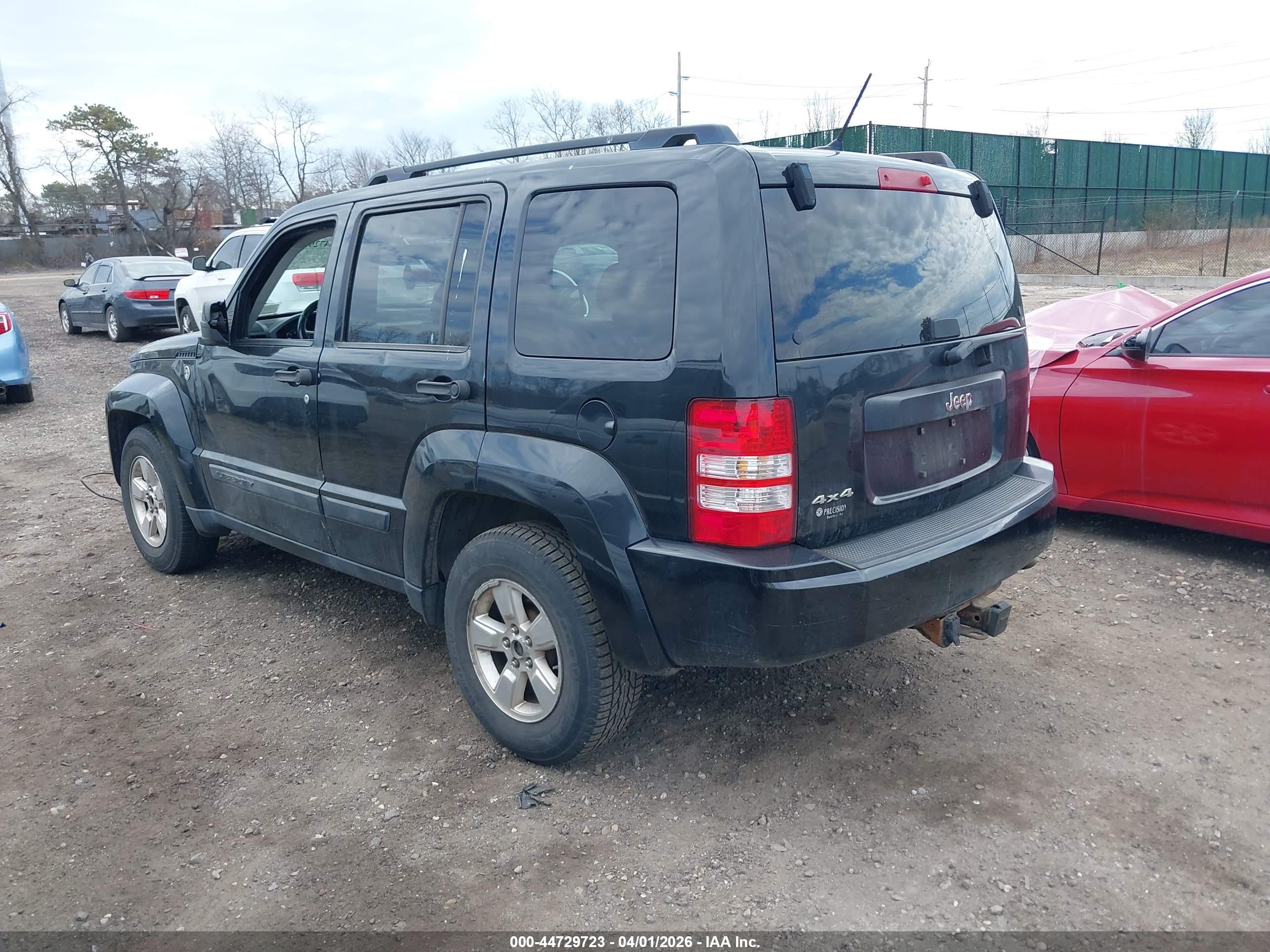 JEEP LIBERTY image 3
