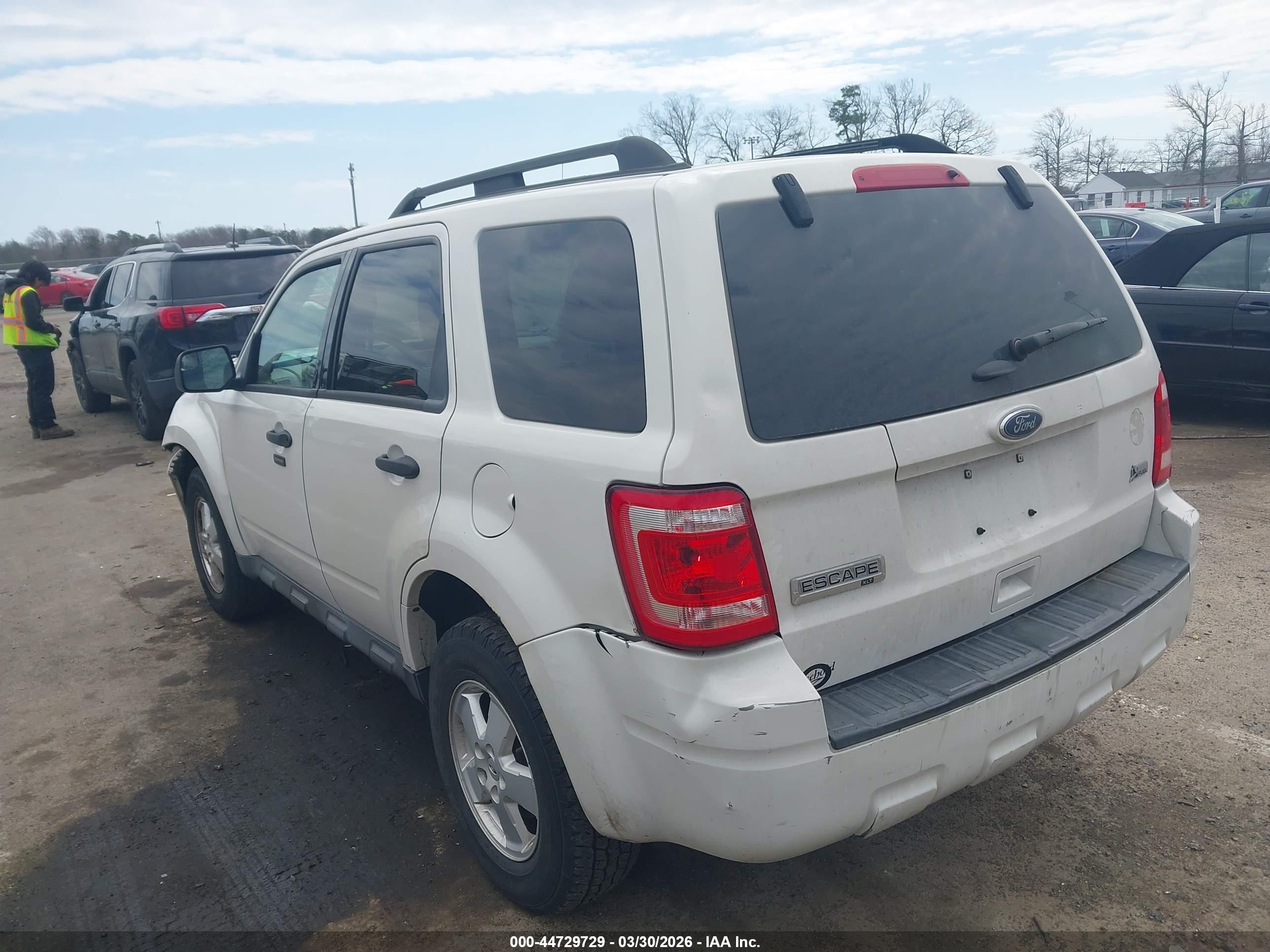 FORD ESCAPE image 3