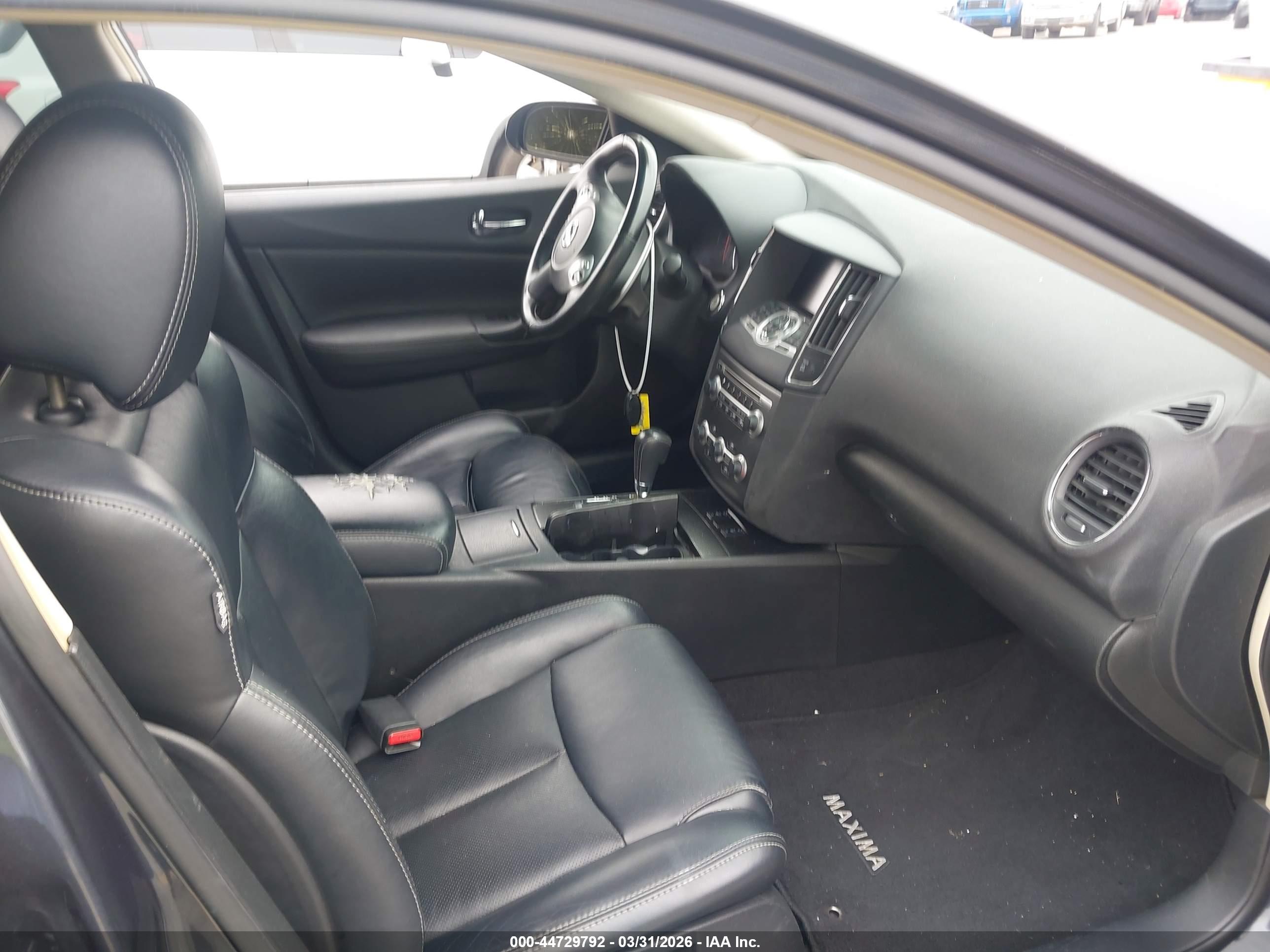 NISSAN MAXIMA image 5