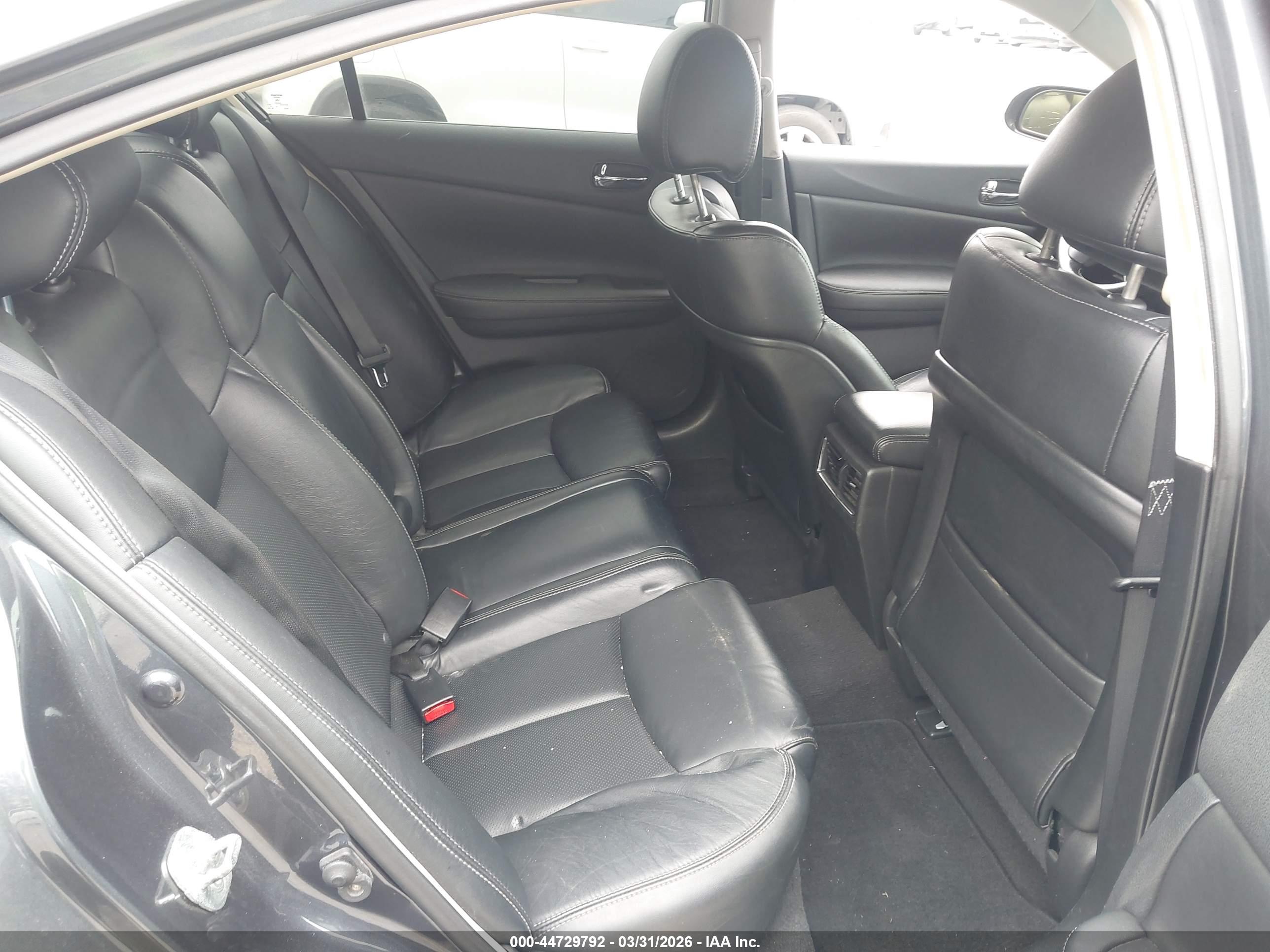 NISSAN MAXIMA image 8