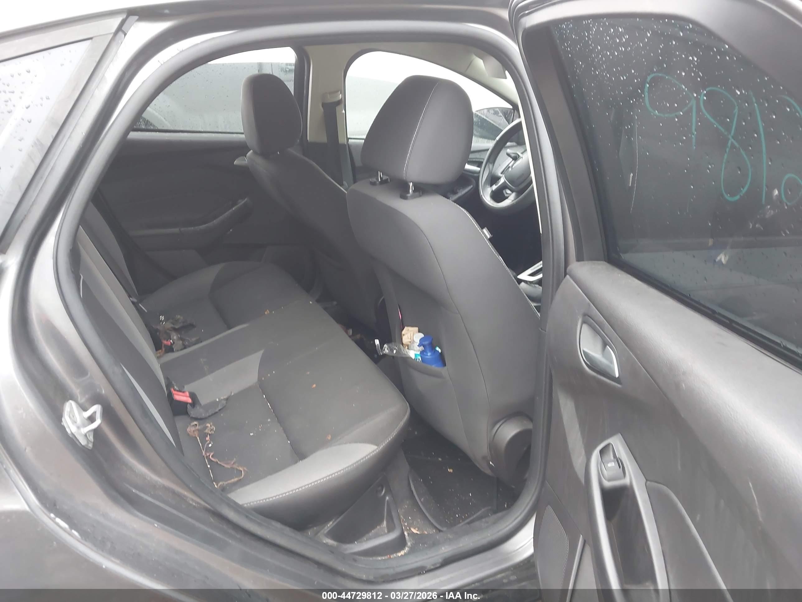 FORD FOCUS image 8