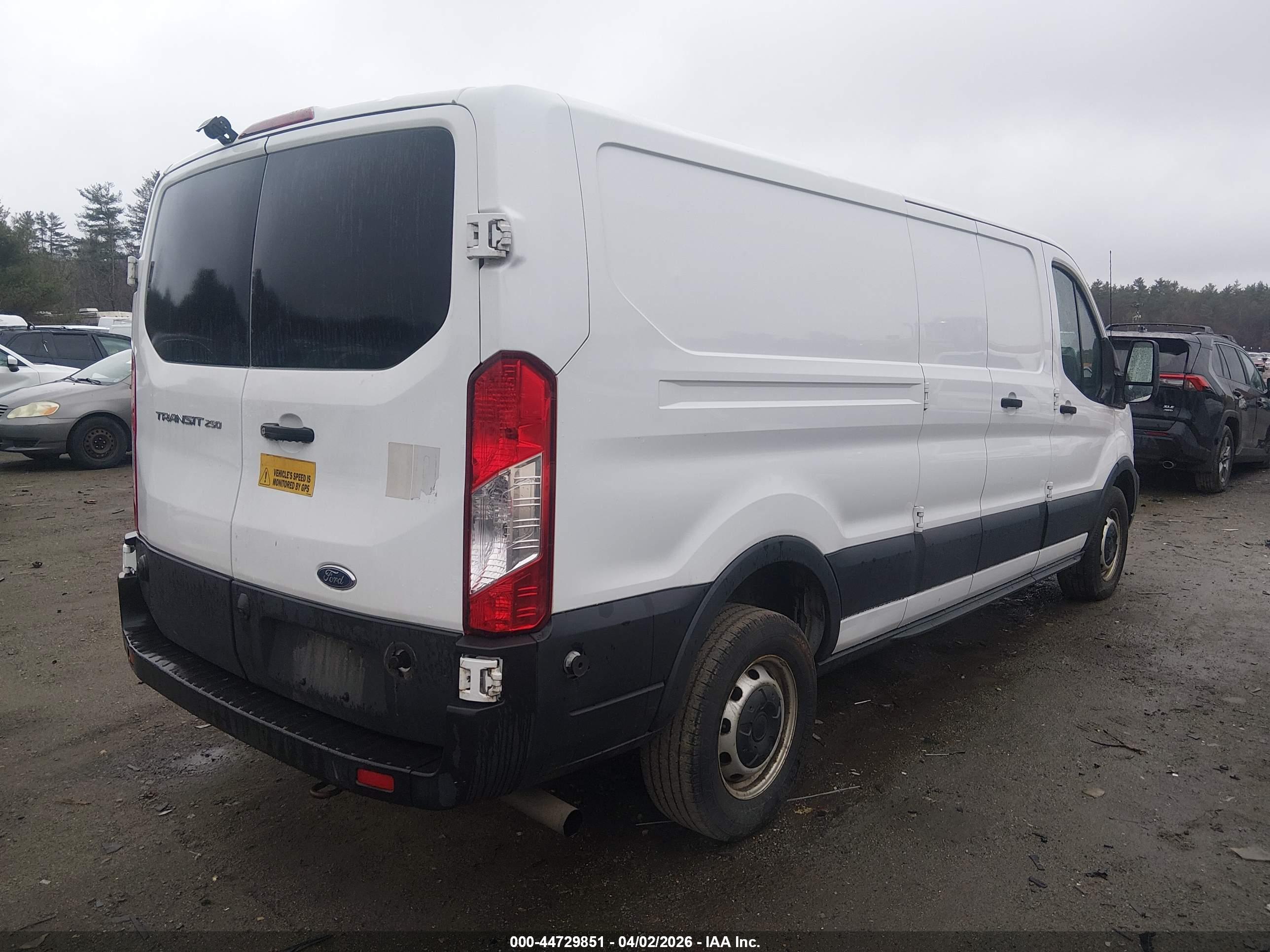 FORD TRANSIT-250 image 4