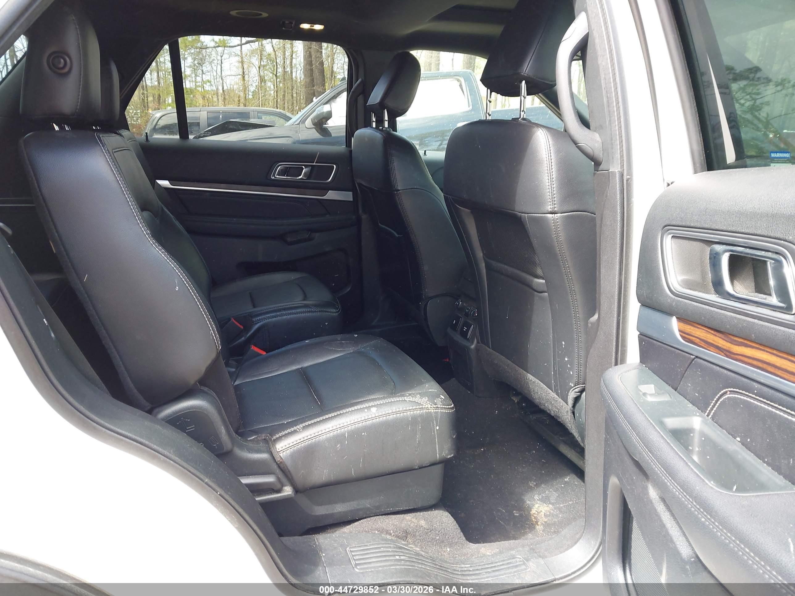 FORD EXPLORER image 8