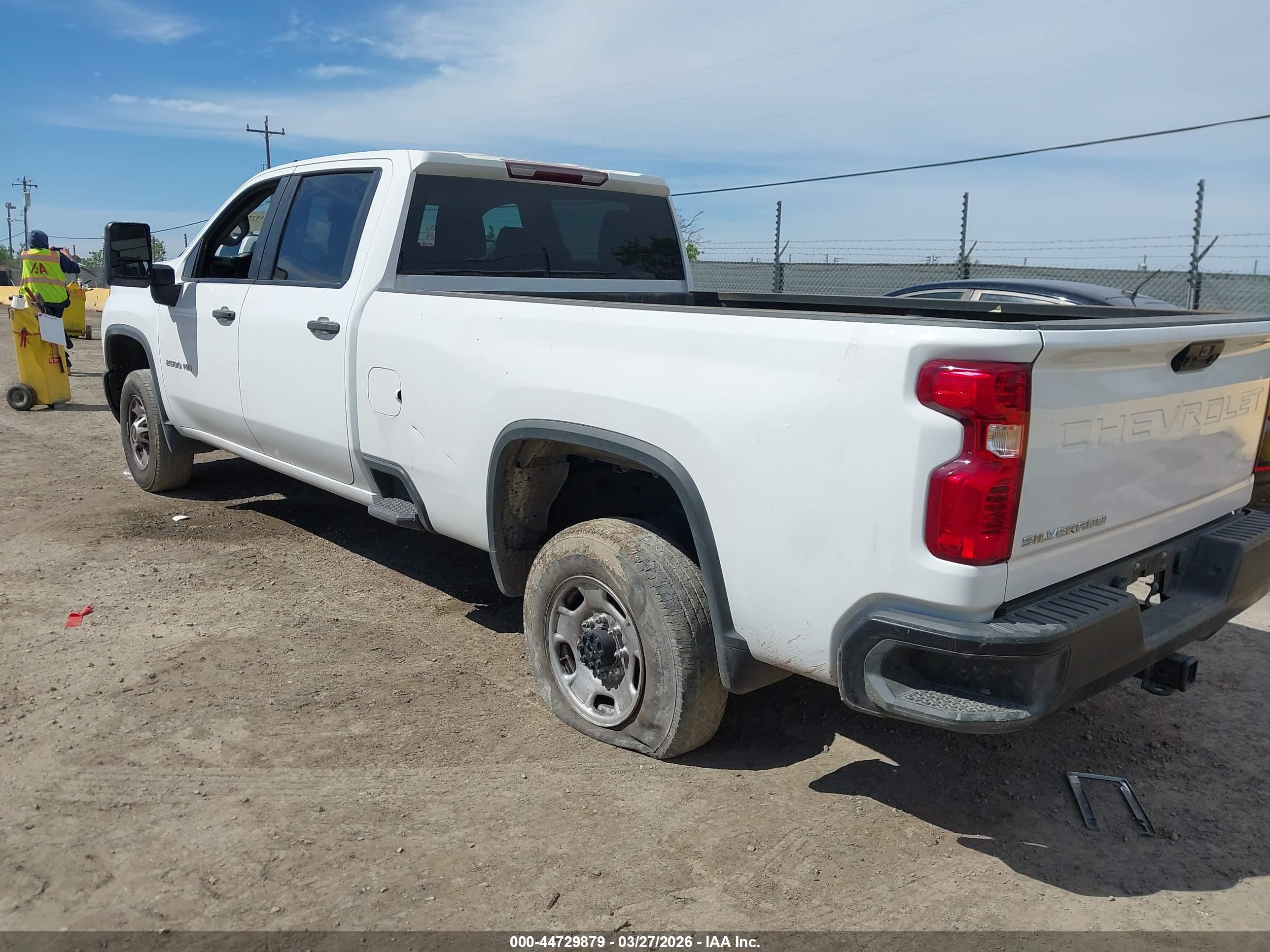 CHEVROLET SILVERADO image 3