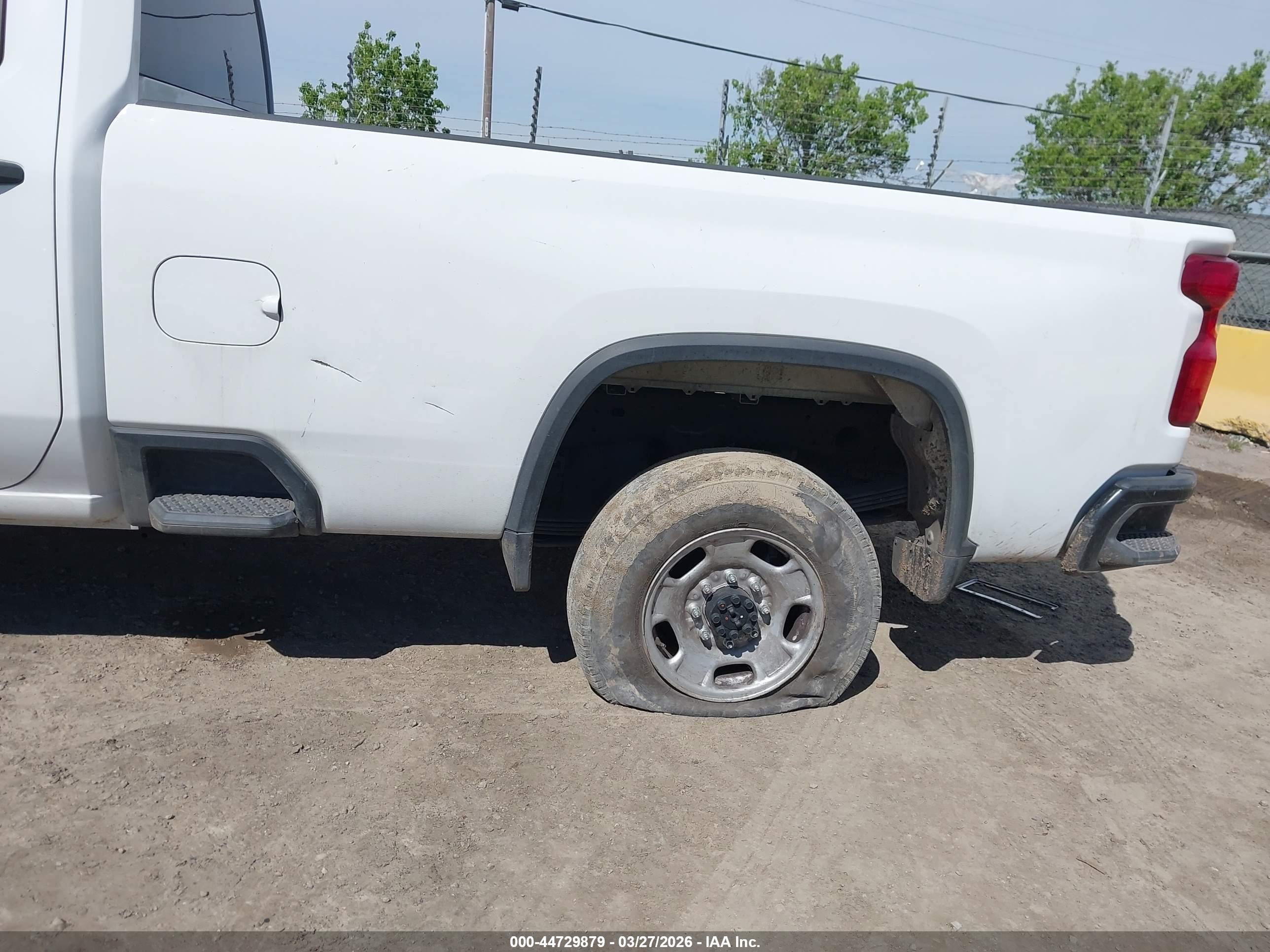 CHEVROLET SILVERADO image 6