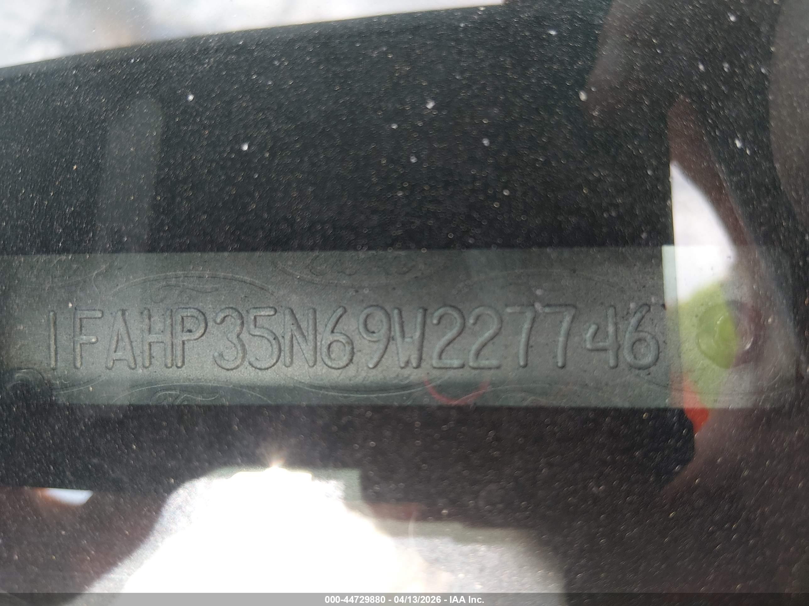 FORD FOCUS image 9