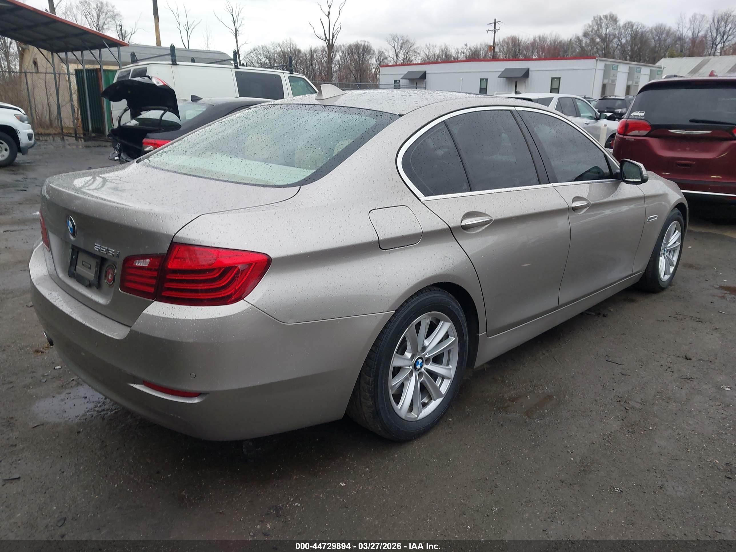 BMW 528I image 4