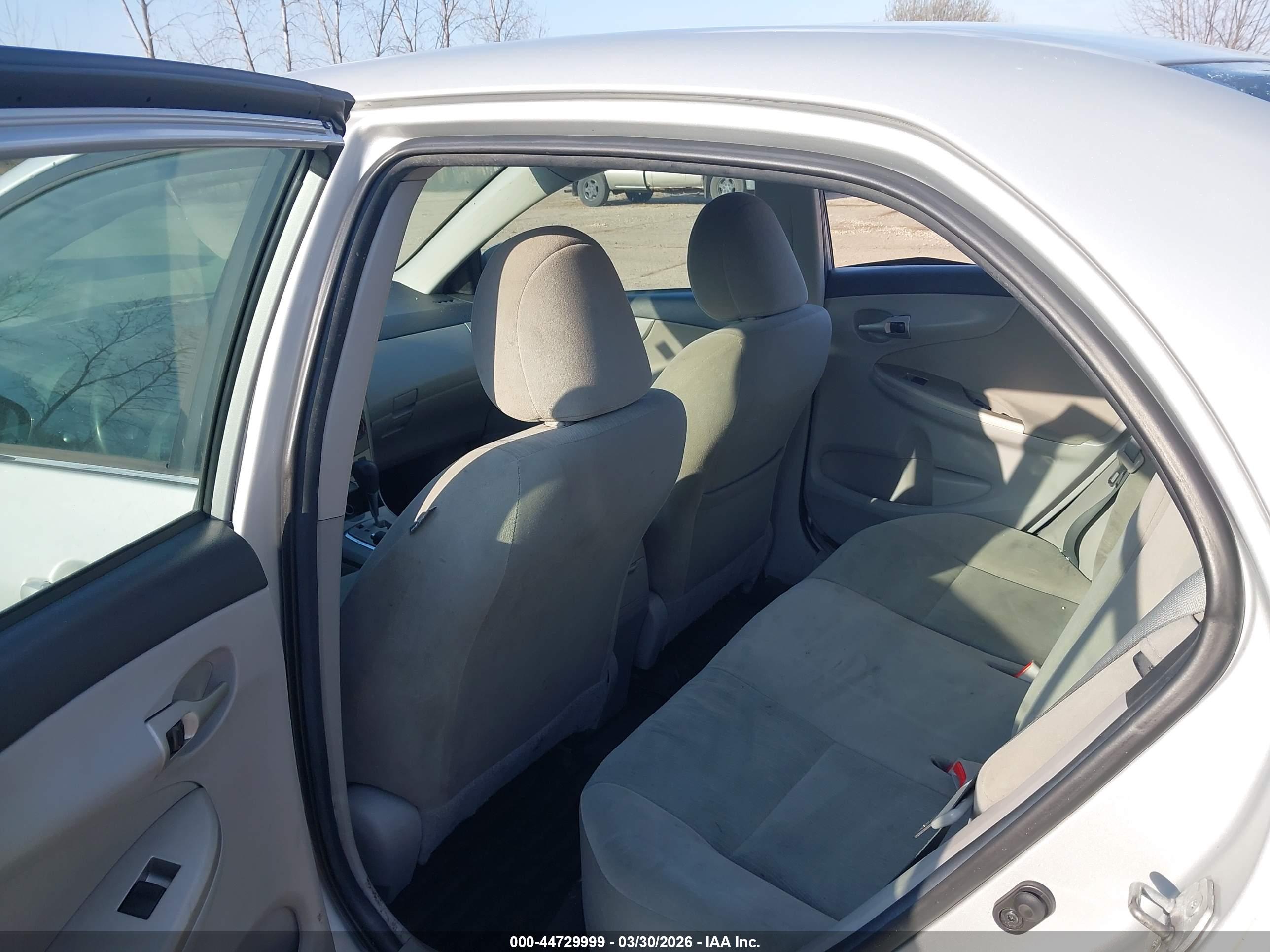 TOYOTA COROLLA image 8