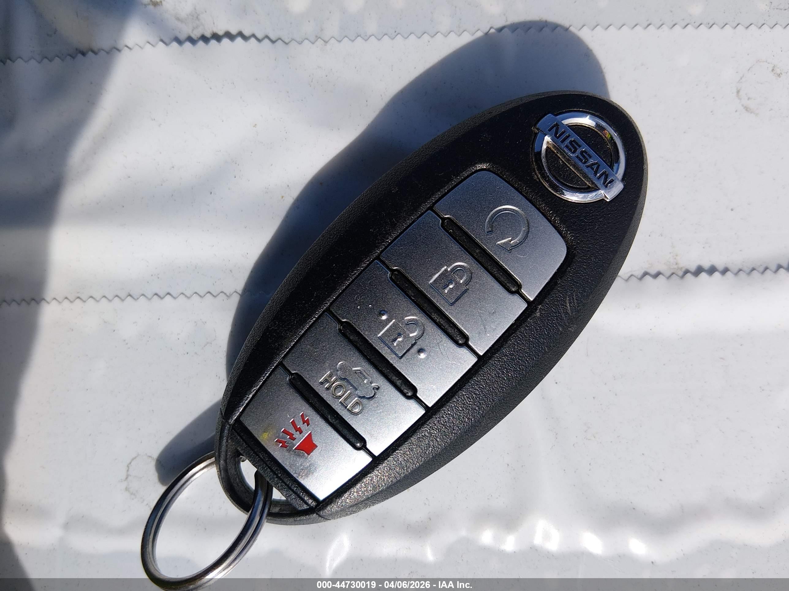 NISSAN MAXIMA image 11