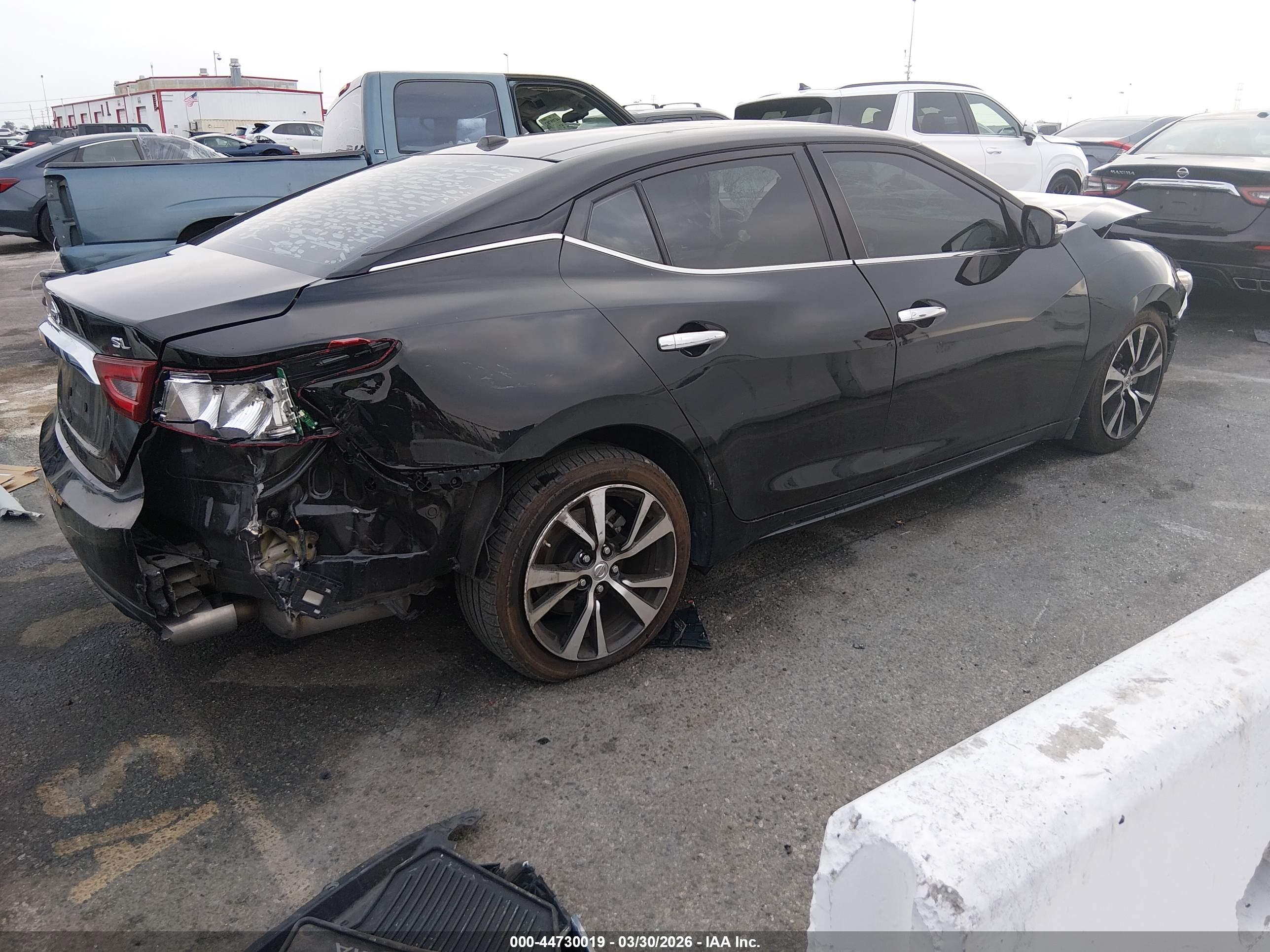 NISSAN MAXIMA image 4