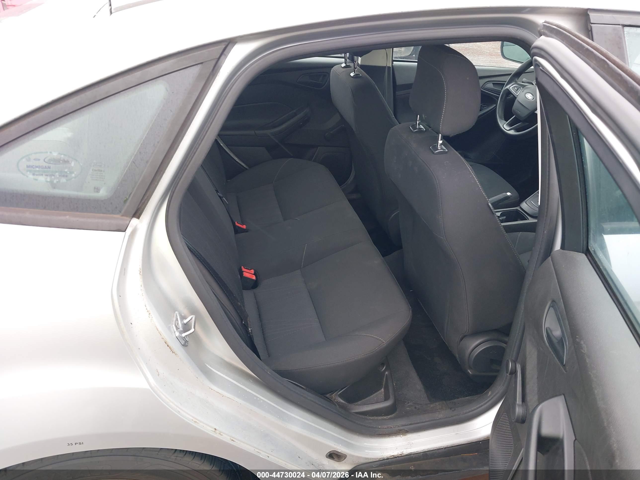FORD FOCUS image 8