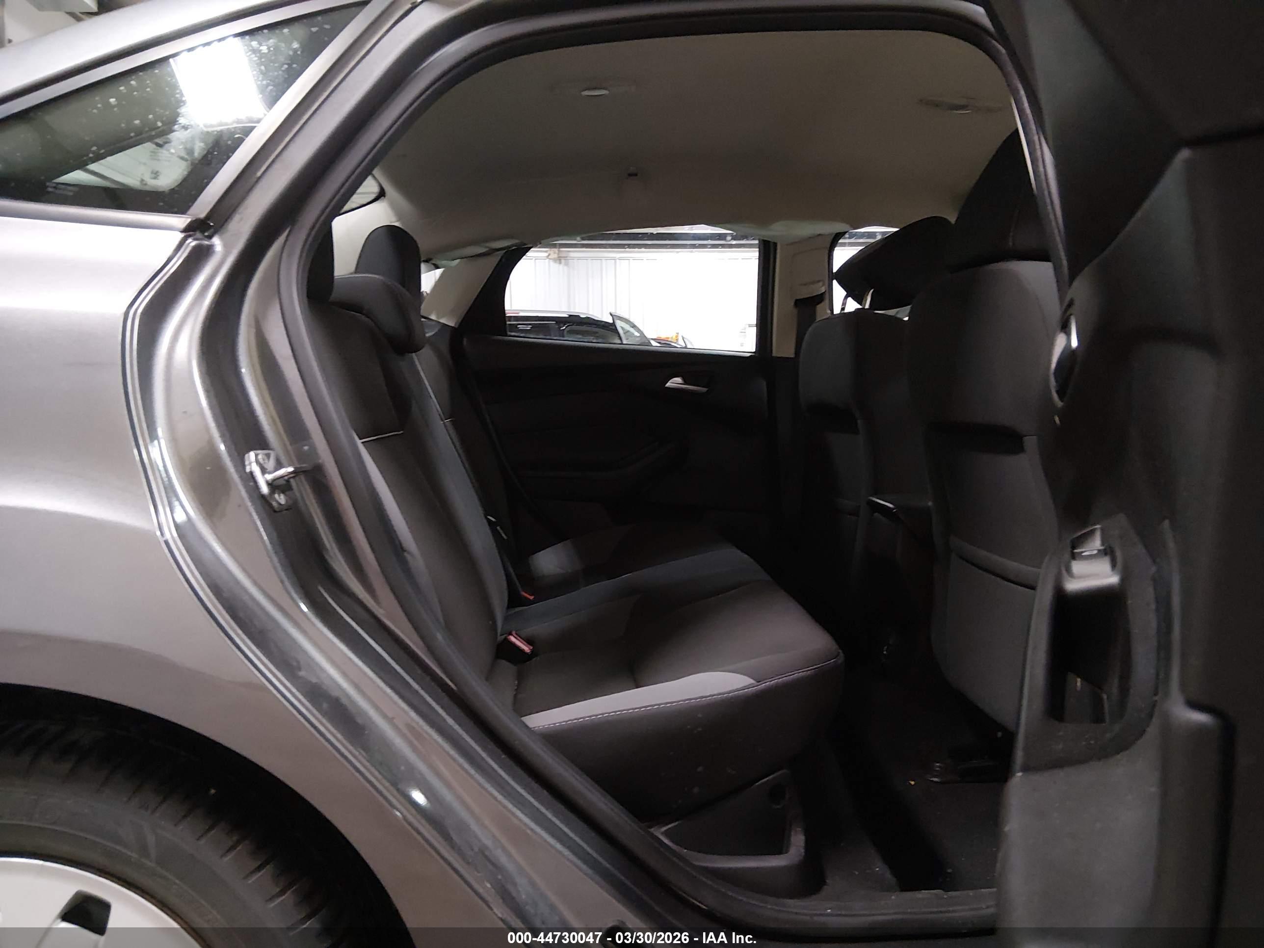 FORD FOCUS image 8
