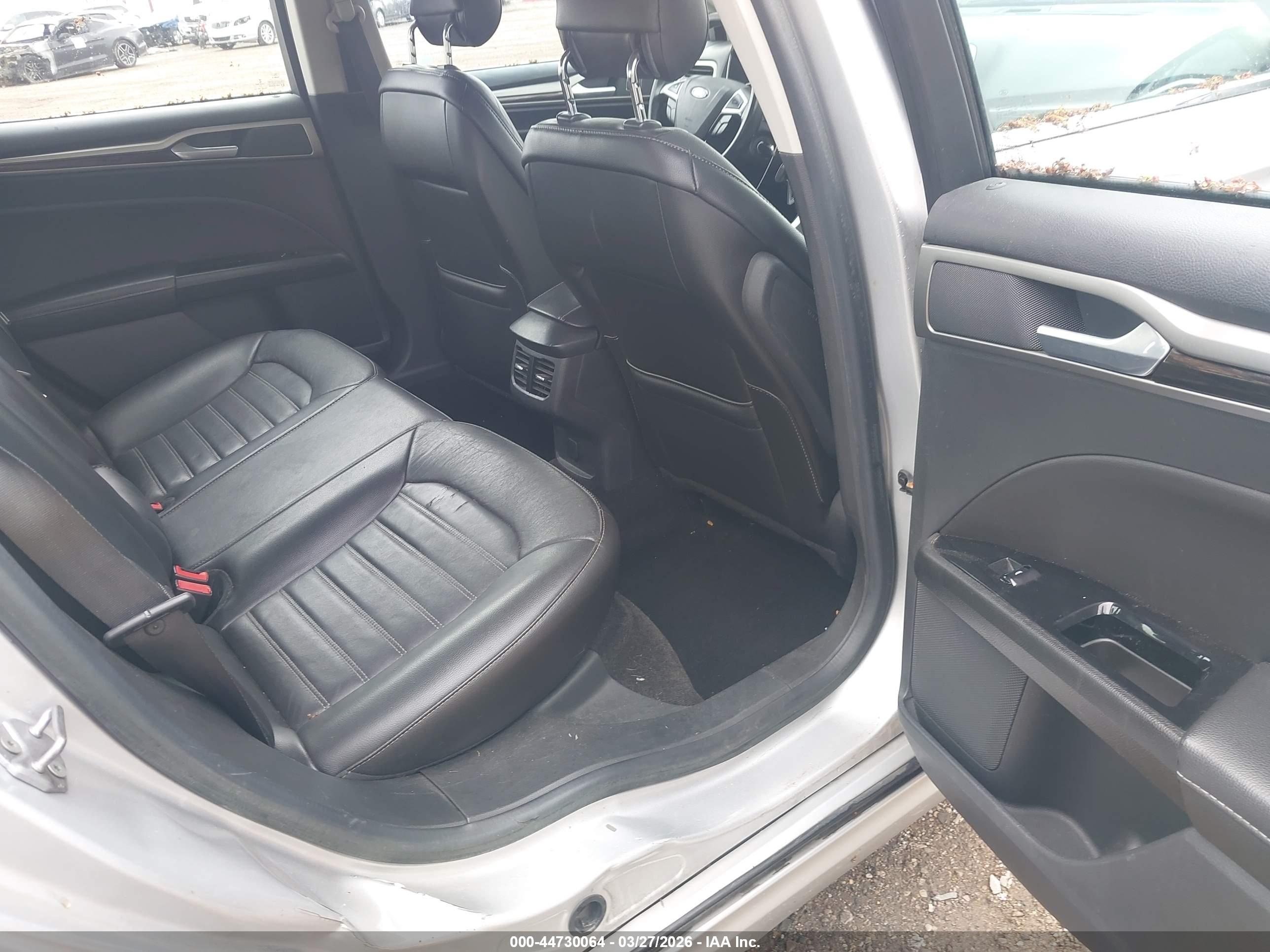 FORD FUSION image 8