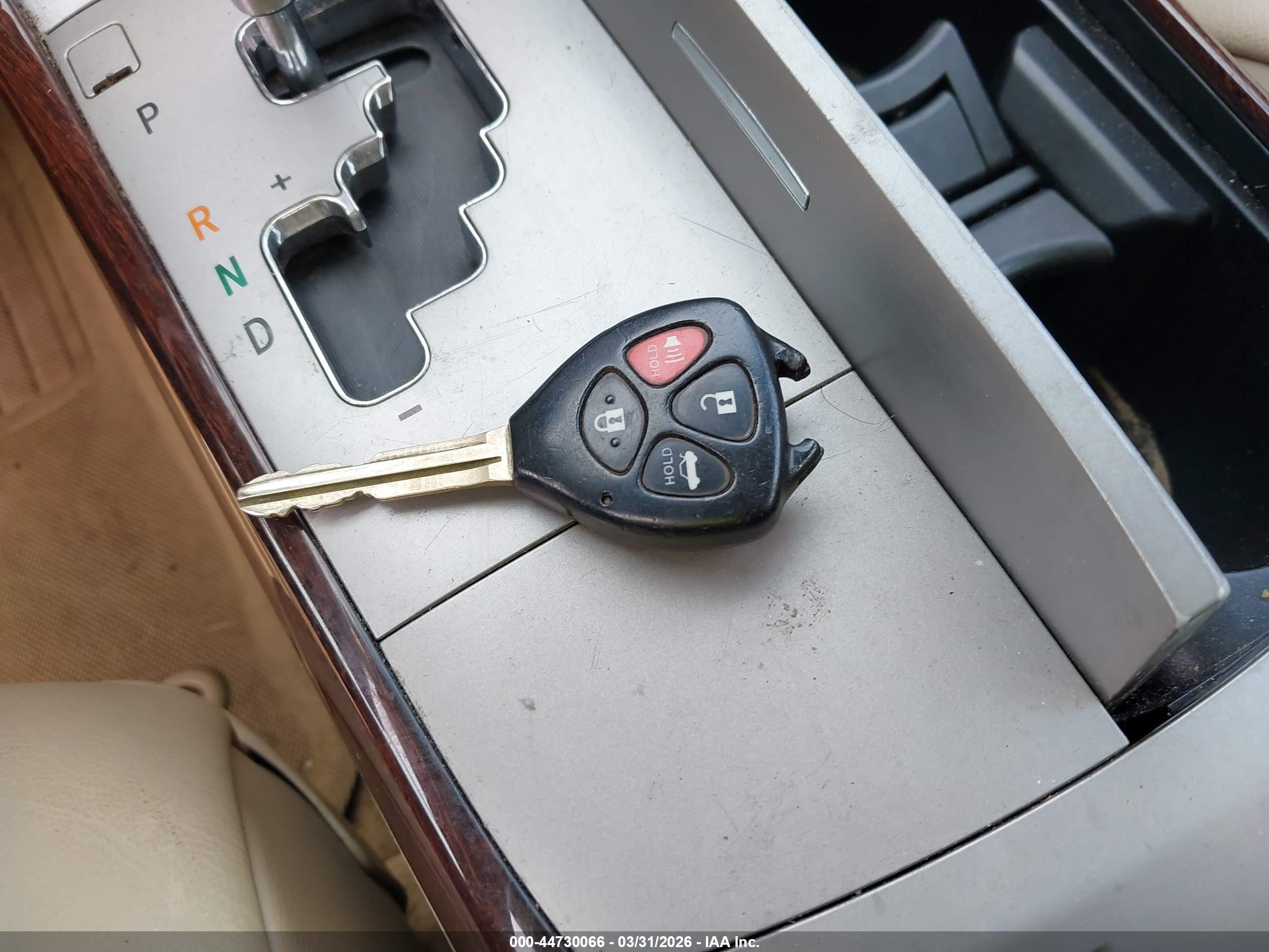 TOYOTA AVALON image 11