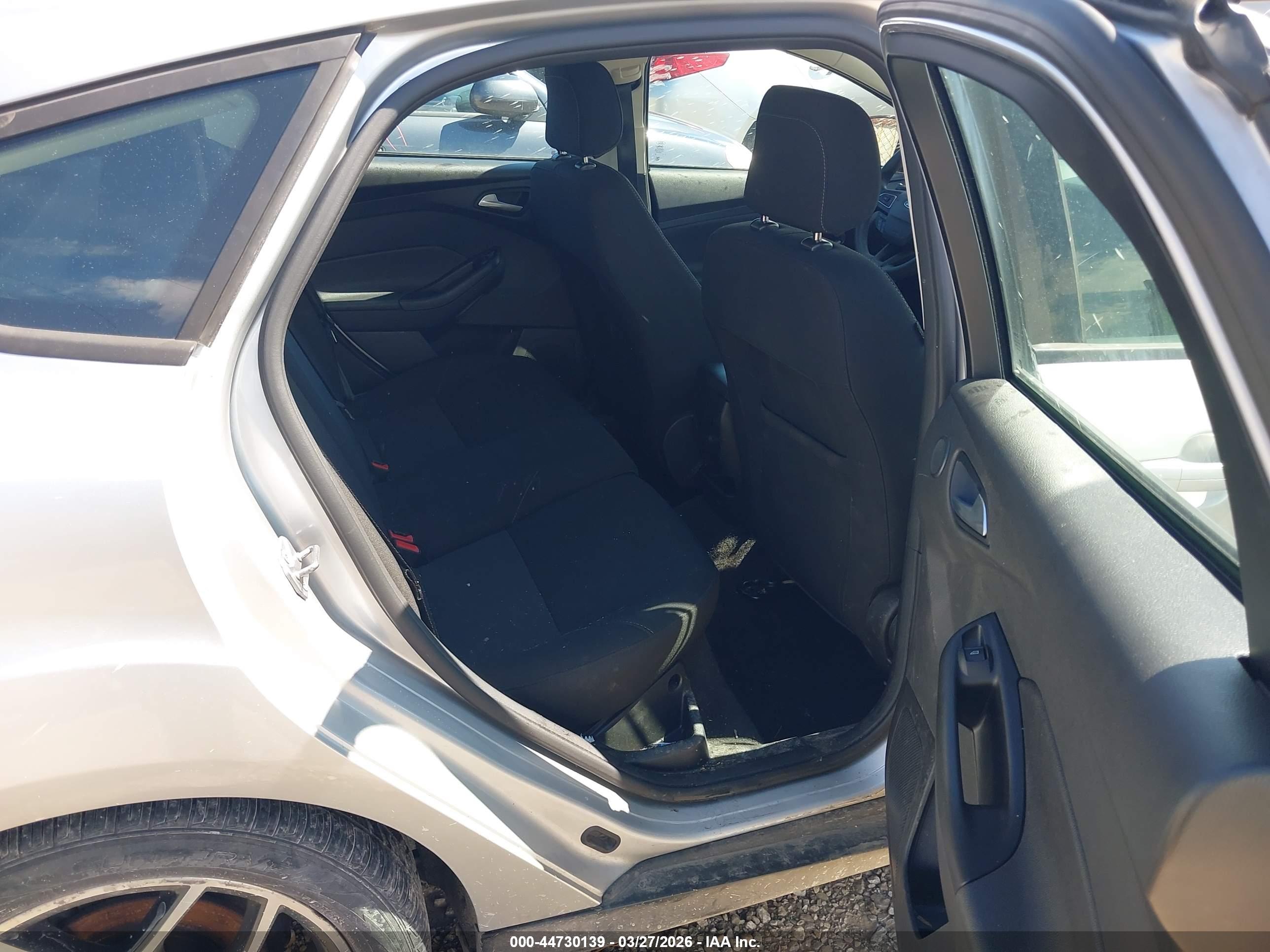 FORD FOCUS image 8