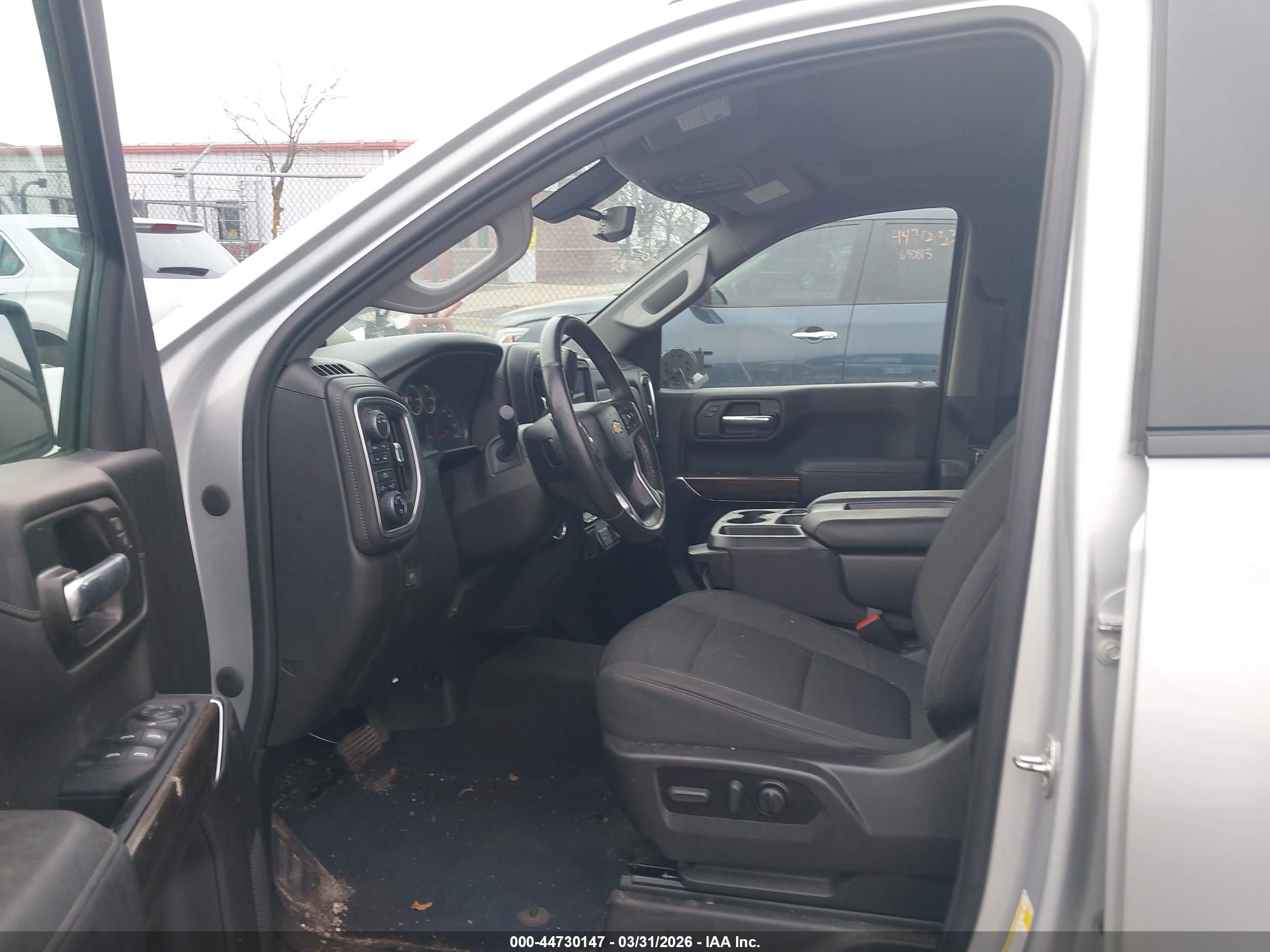 CHEVROLET SILVERADO image 5