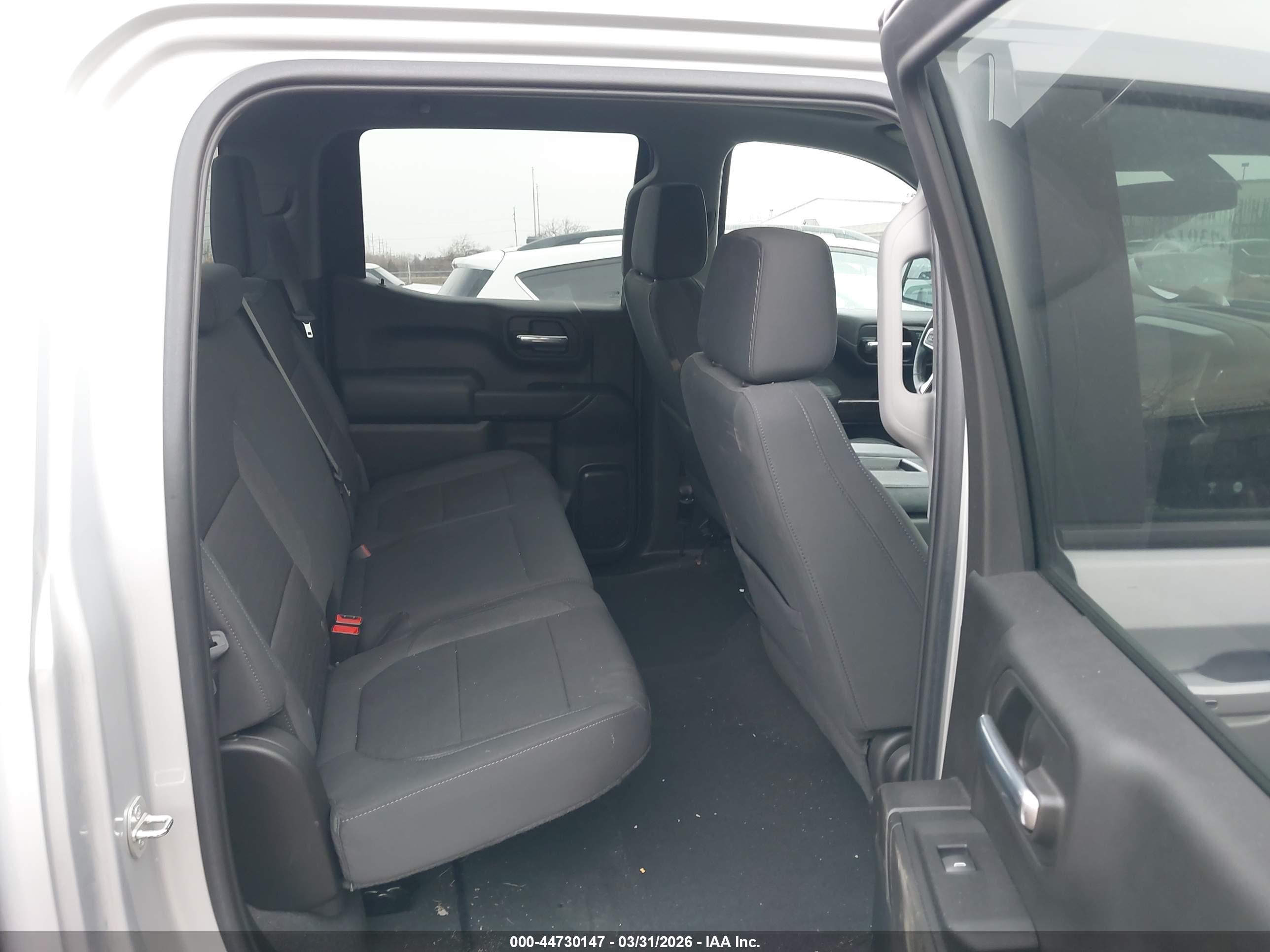 CHEVROLET SILVERADO image 8