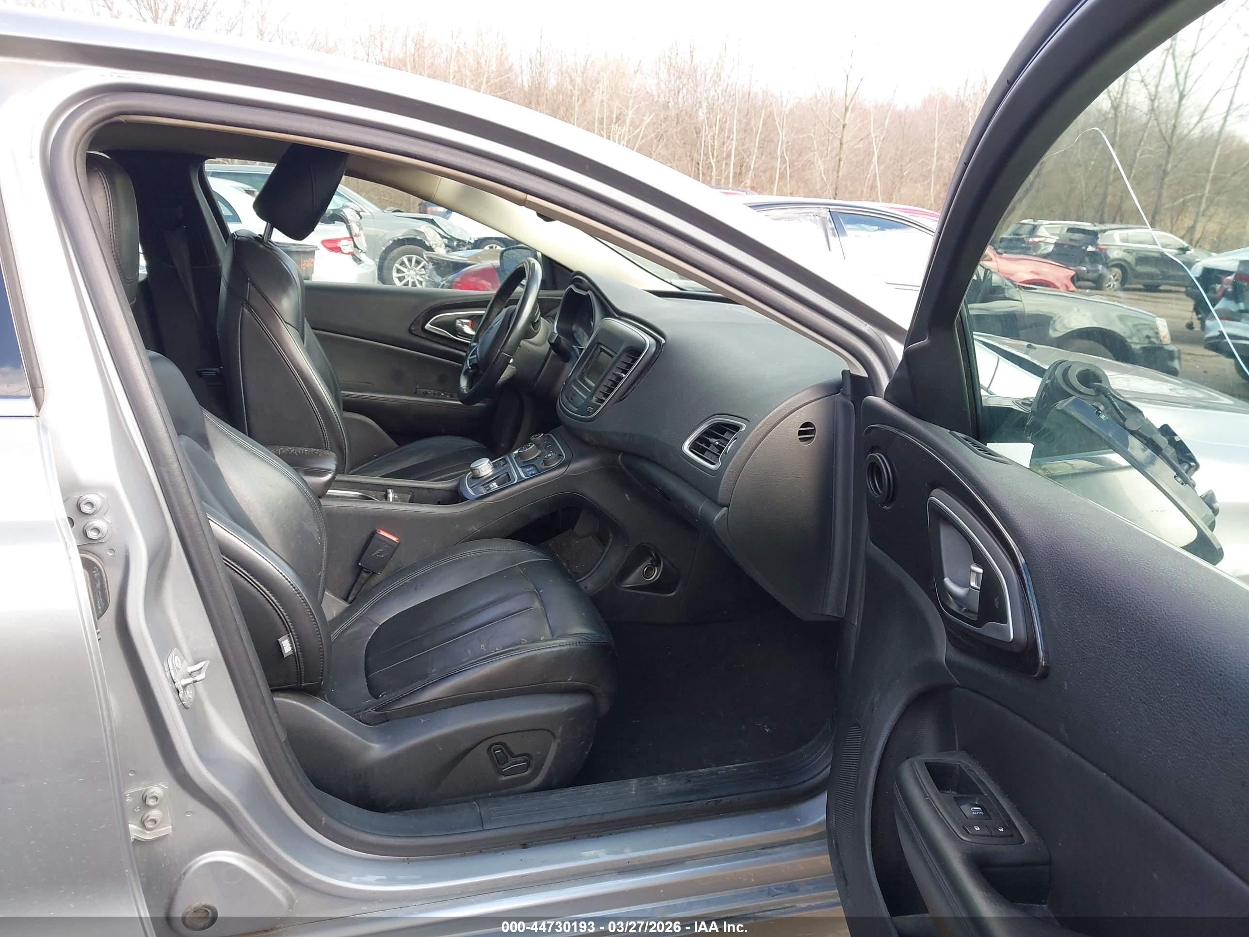 CHRYSLER 200 image 5